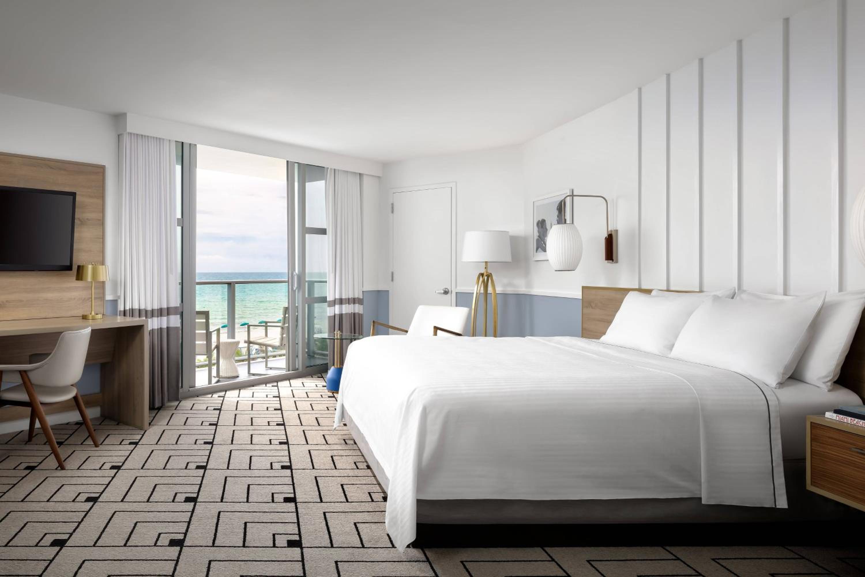 King Guest Room - Oceanfront - Photo 3