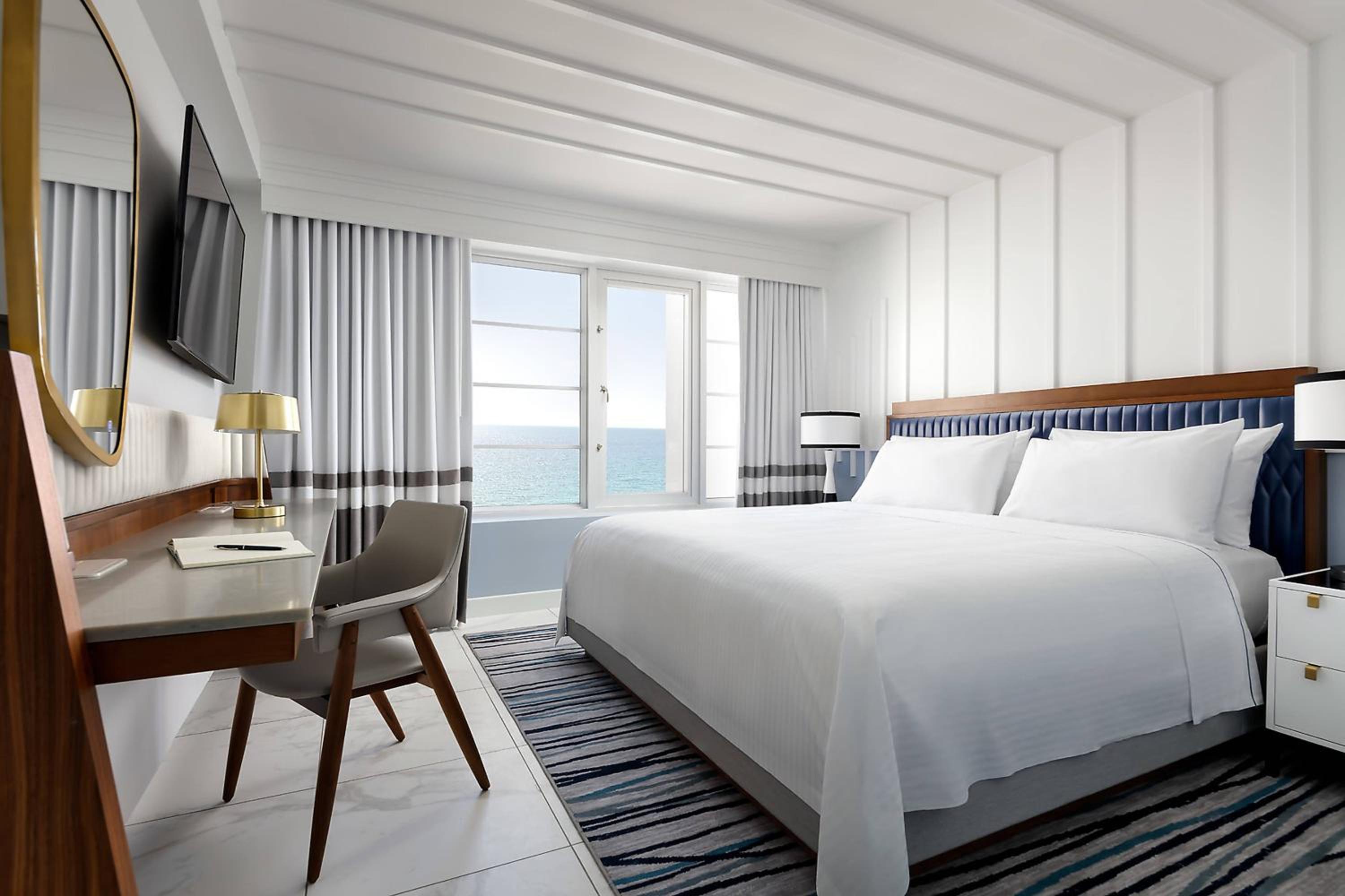 One-Bedroom King Suite - Oceanfront - Photo 2