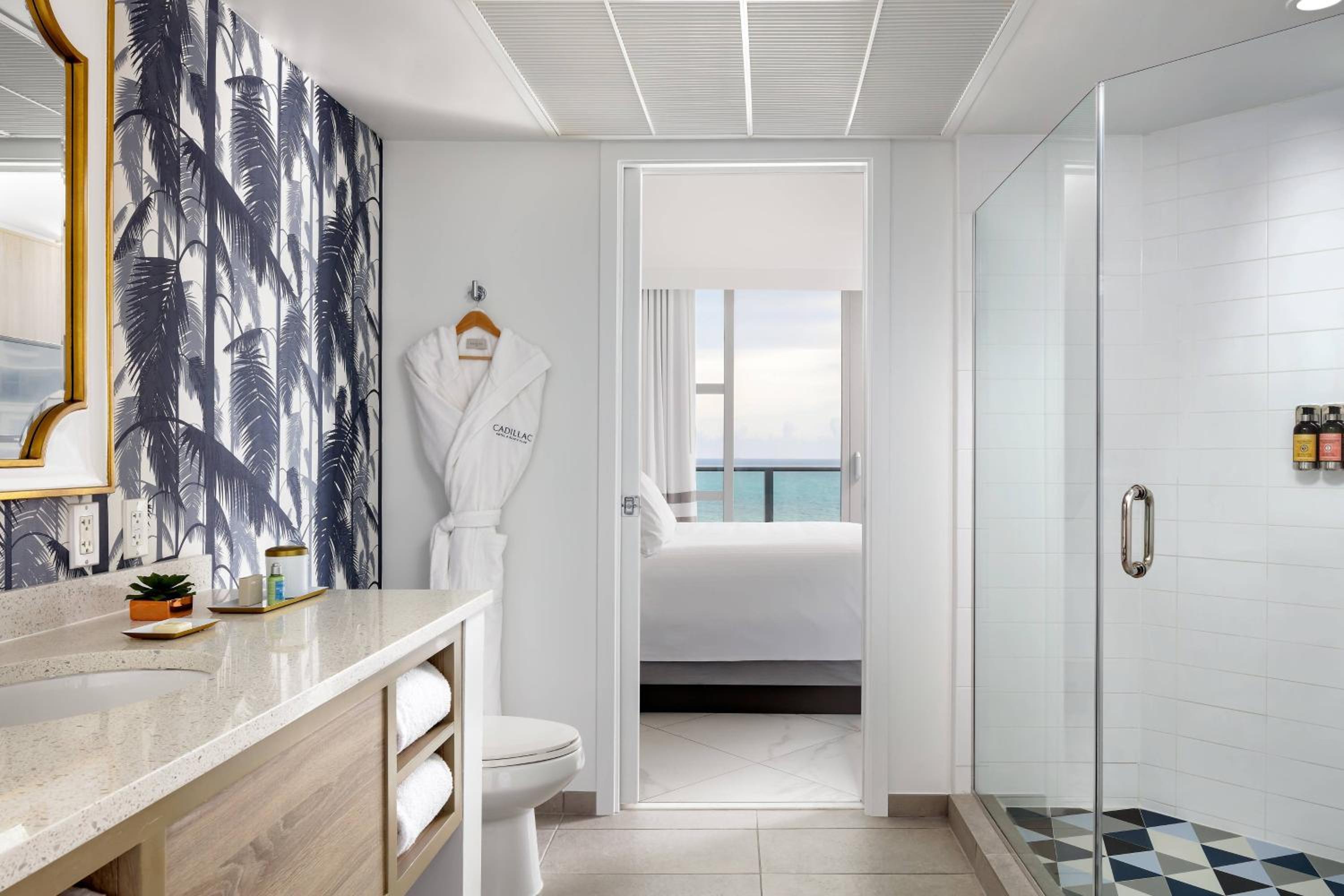 One-Bedroom King Suite - Oceanfront - Photo 3