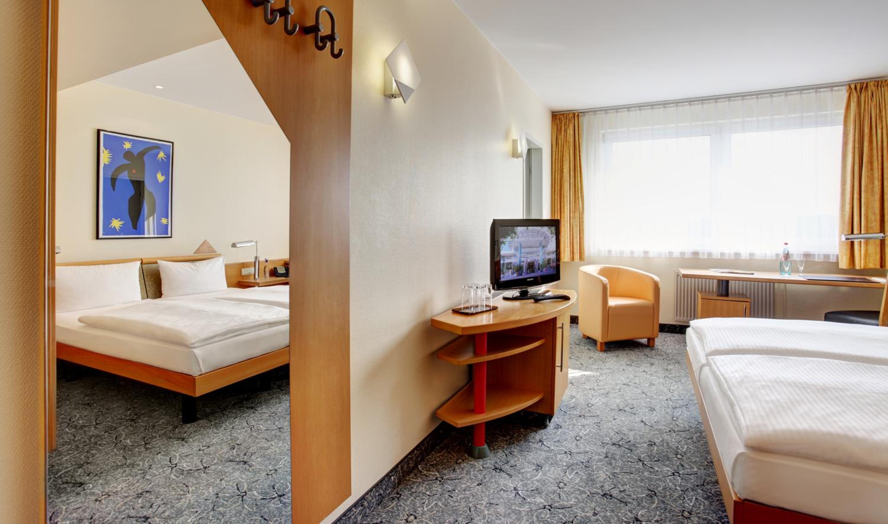 Economy Double or Twin Room thumbnail 6