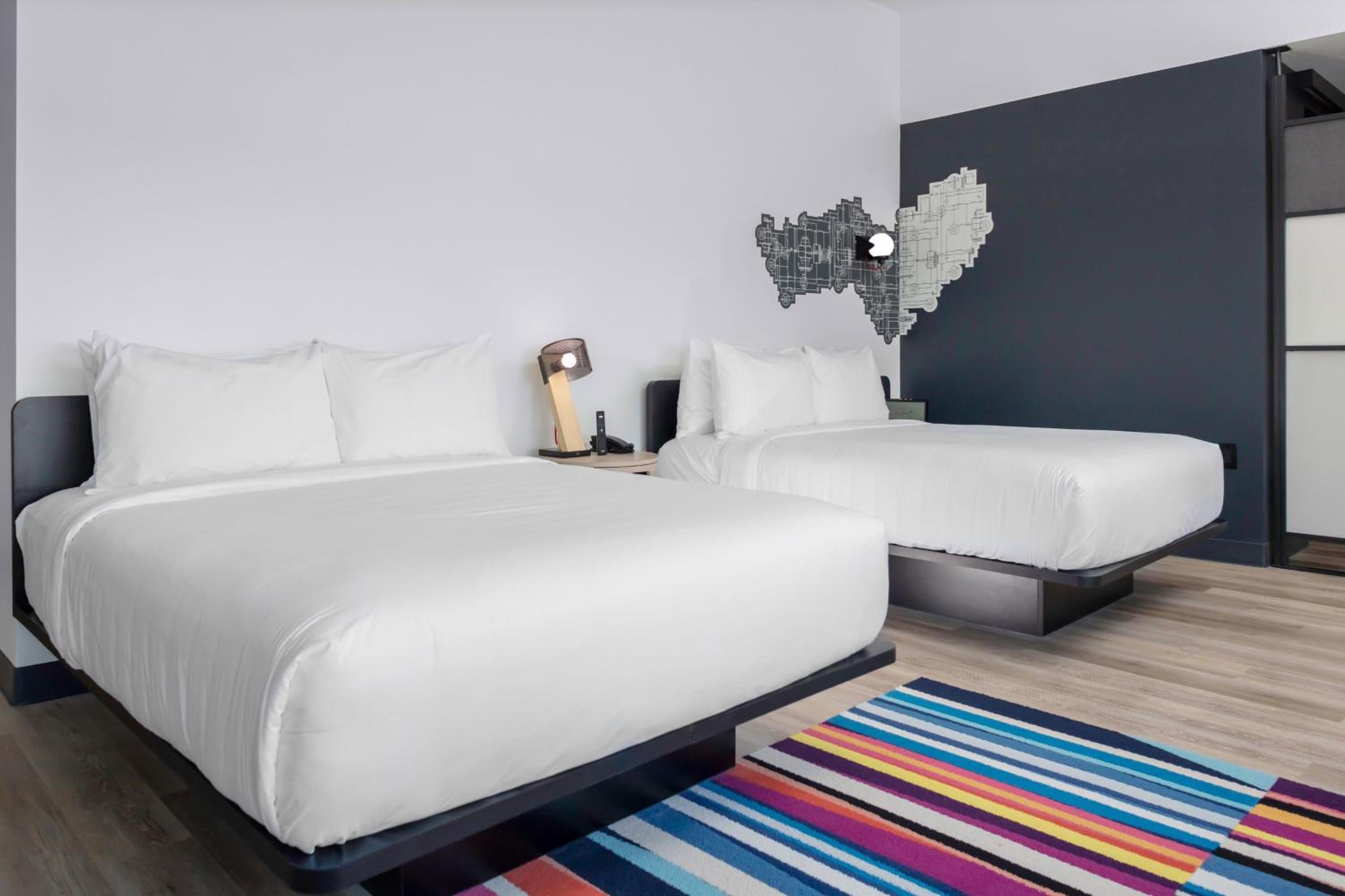Larger Guest room, 2 Queen