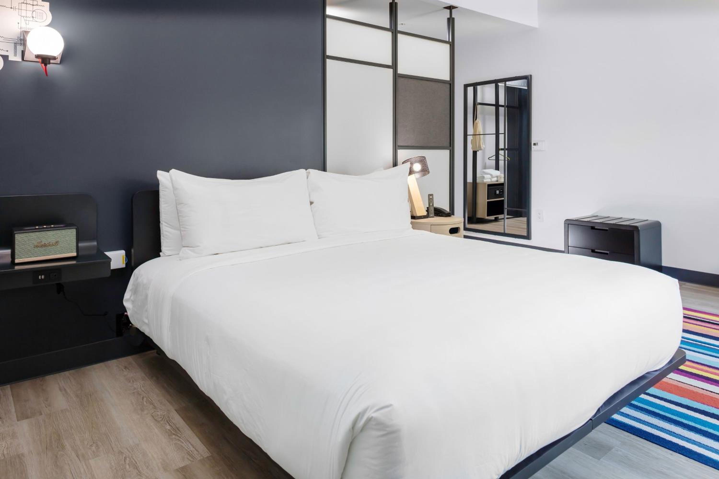 Guest Room, 1 King