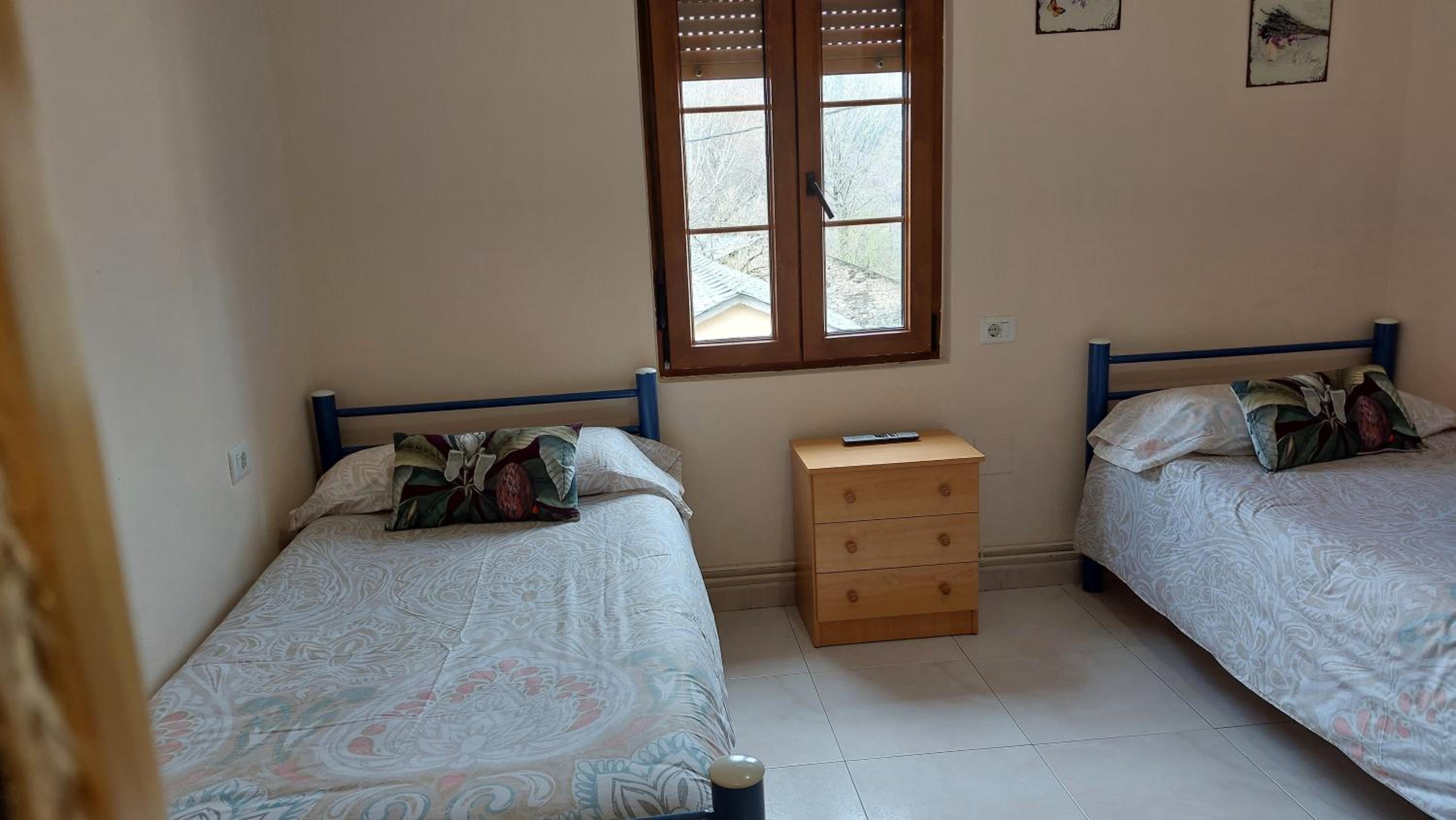 Twin Room - Photo 4