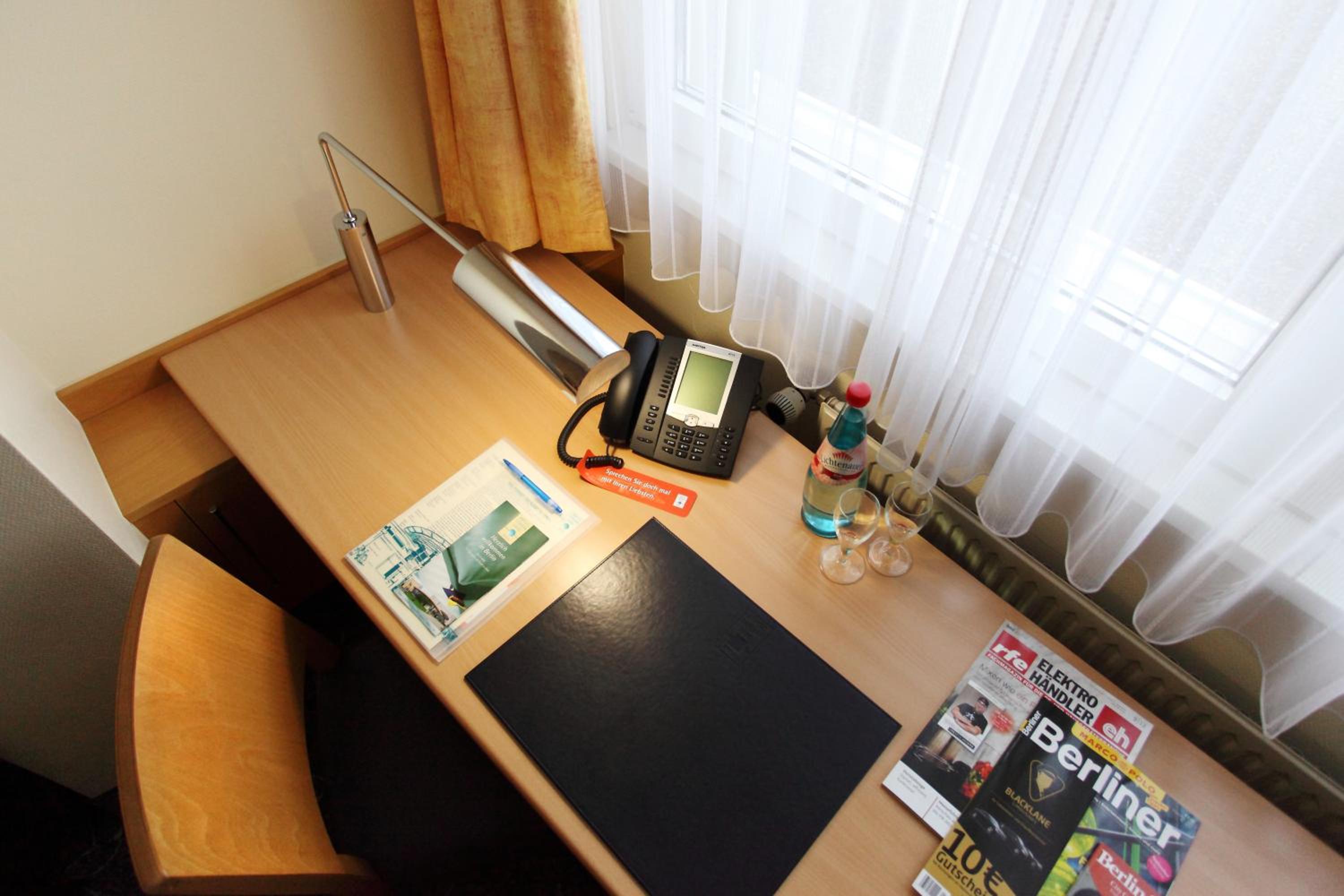 Deluxe Double or Twin Room with Kitchenette thumbnail 5