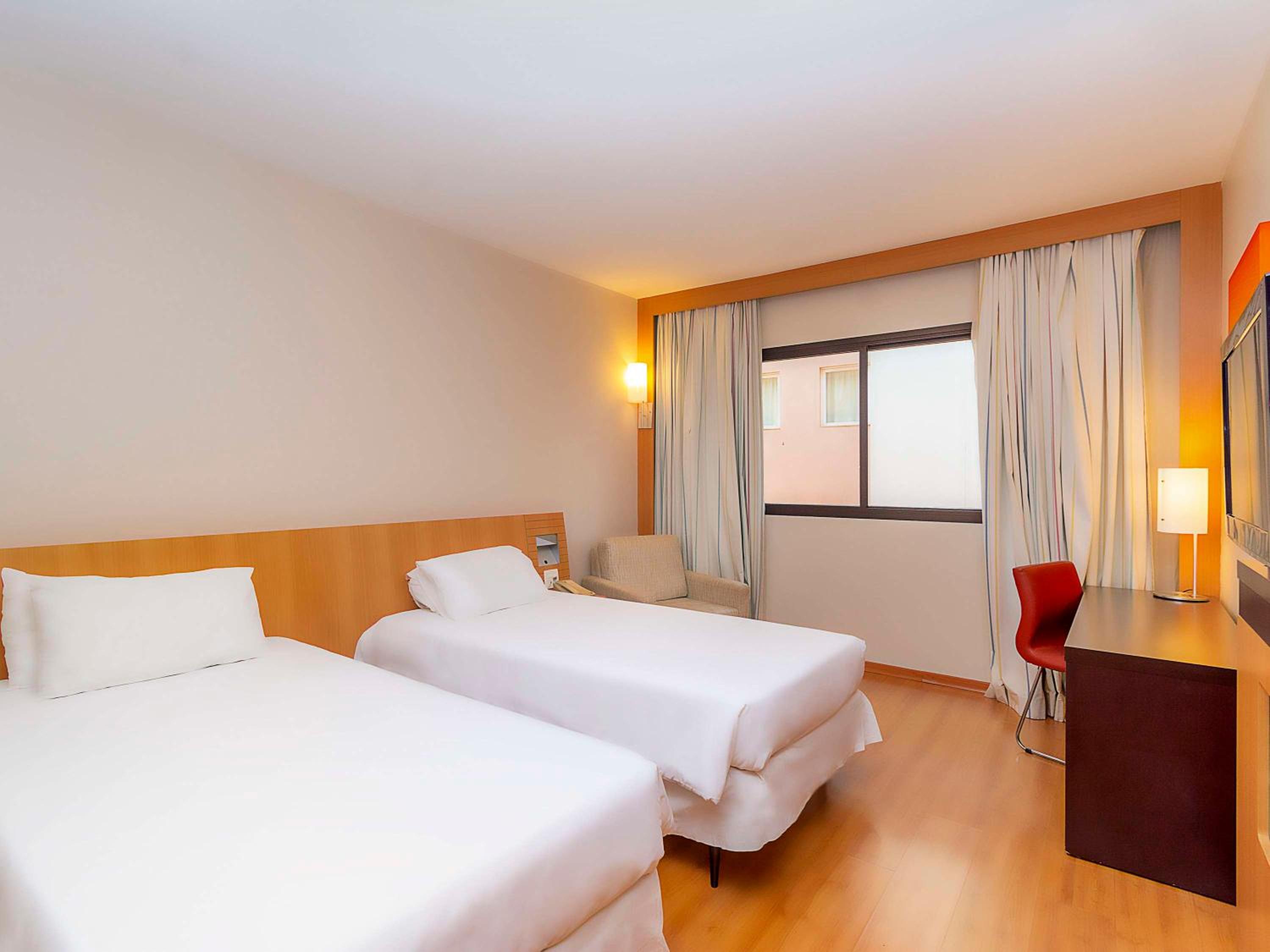 Superior Room with 2 Single Beds - Photo 1