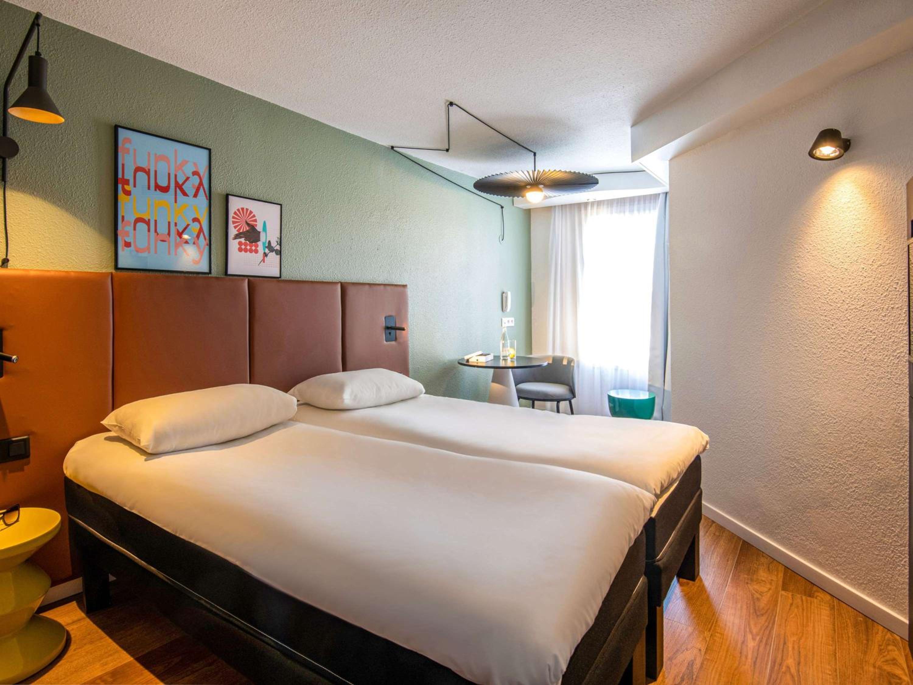 Standard Twin Room - Photo 2
