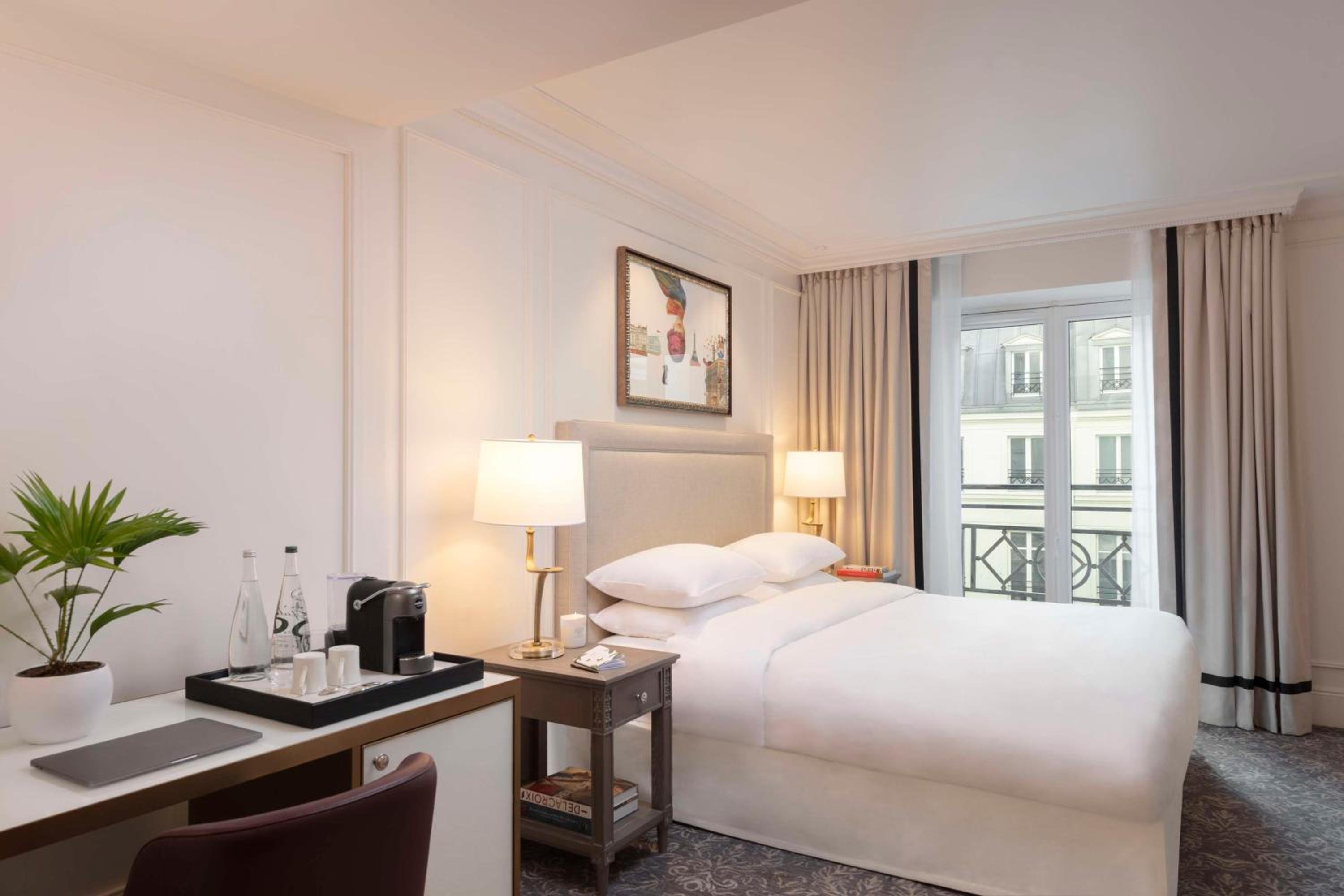 Deluxe King Room - Photo 3