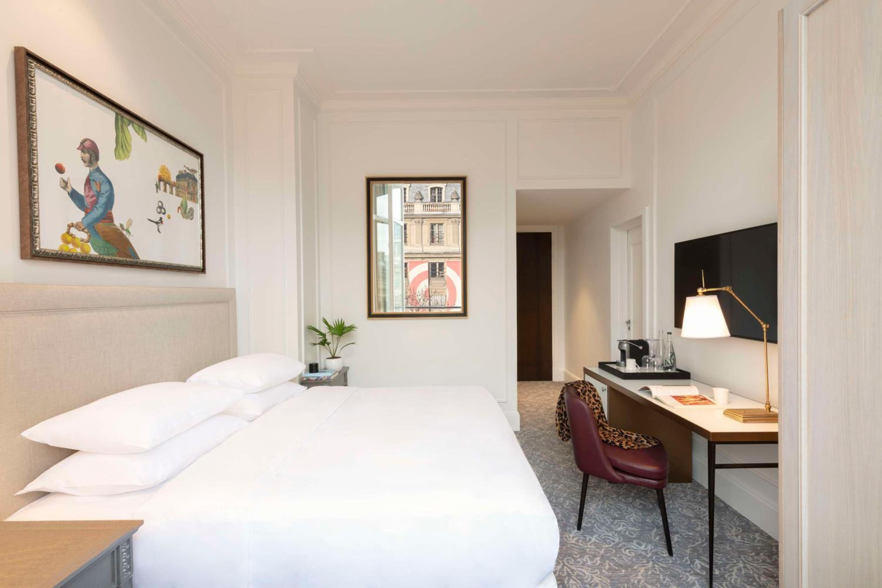 Queen Room with One Queen Bed (Non Smoking)