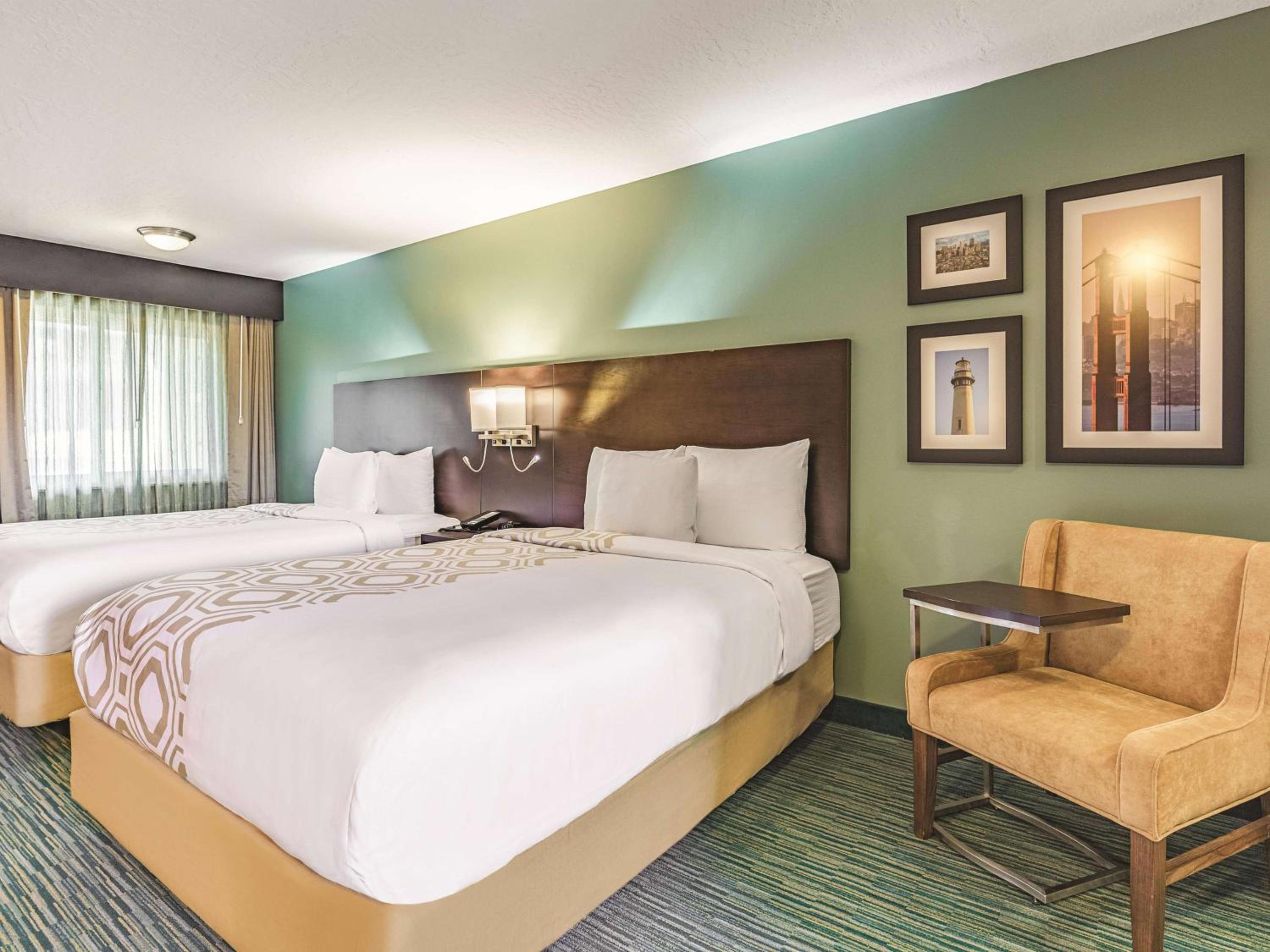 Superior Queen Room with Two Queen Beds and Kitchen - Non-Smoking - Photo 3