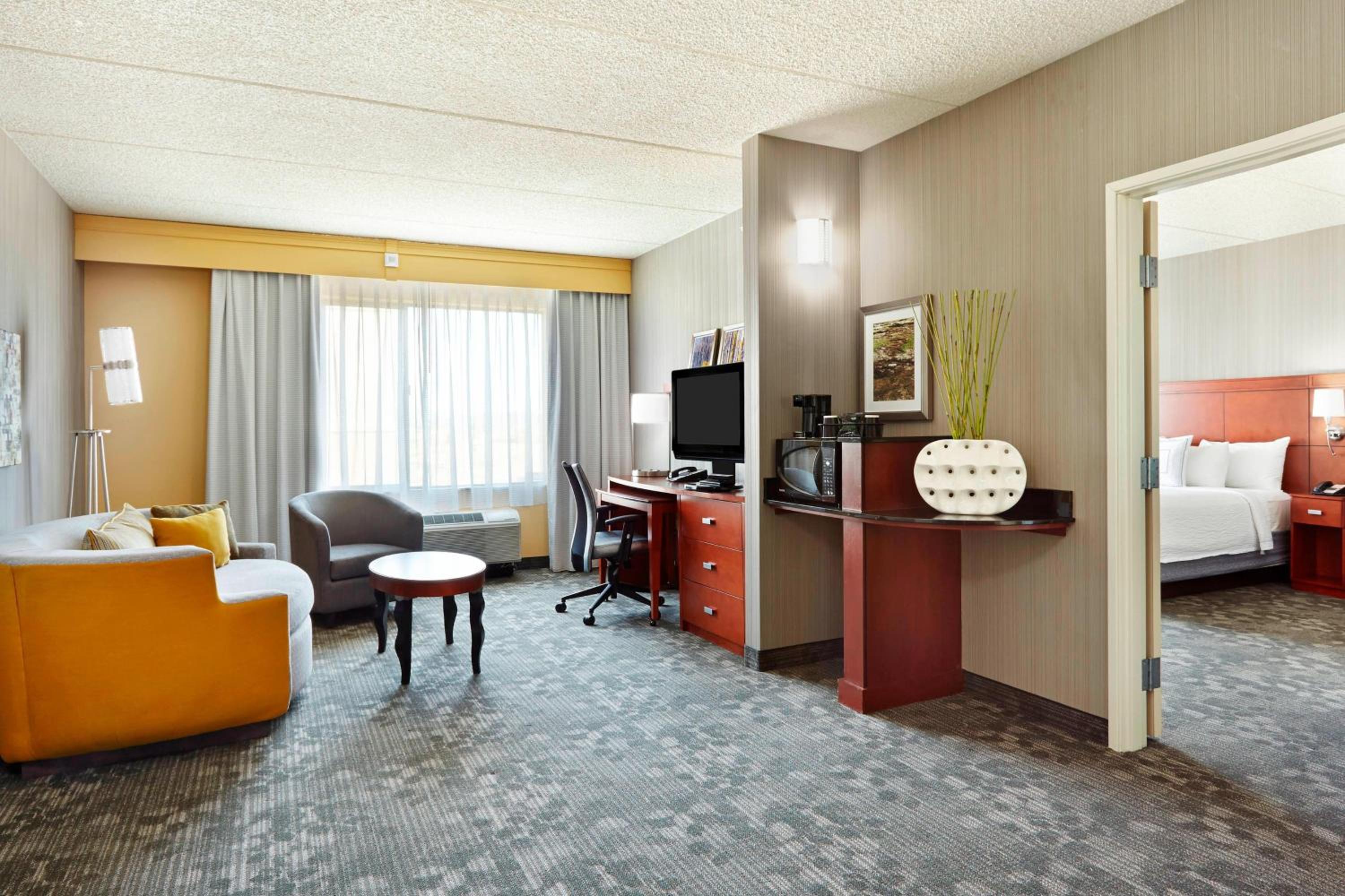 Larger Guest room, 1 King, Sofa bed photo 3