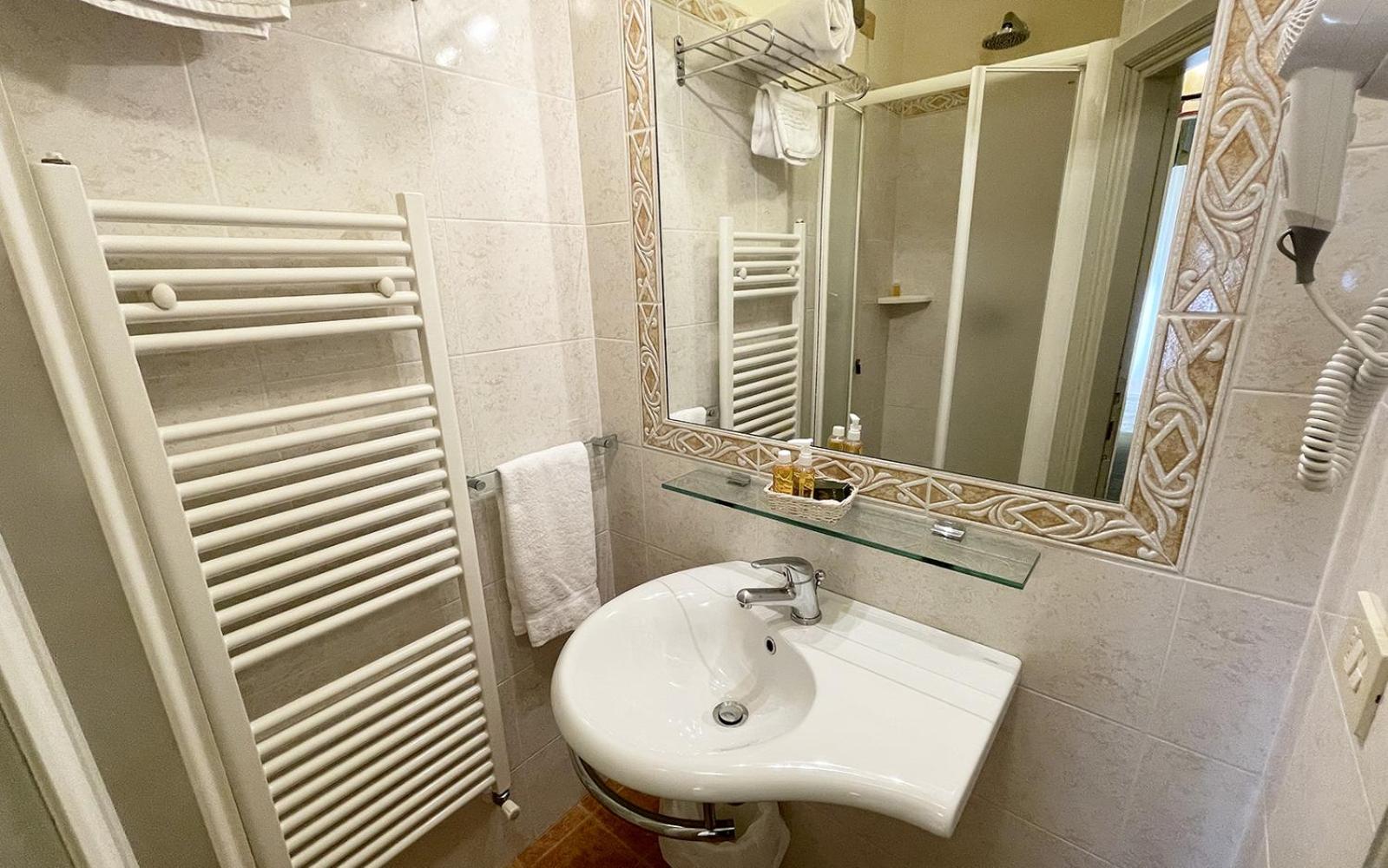 Single Room - Photo 5