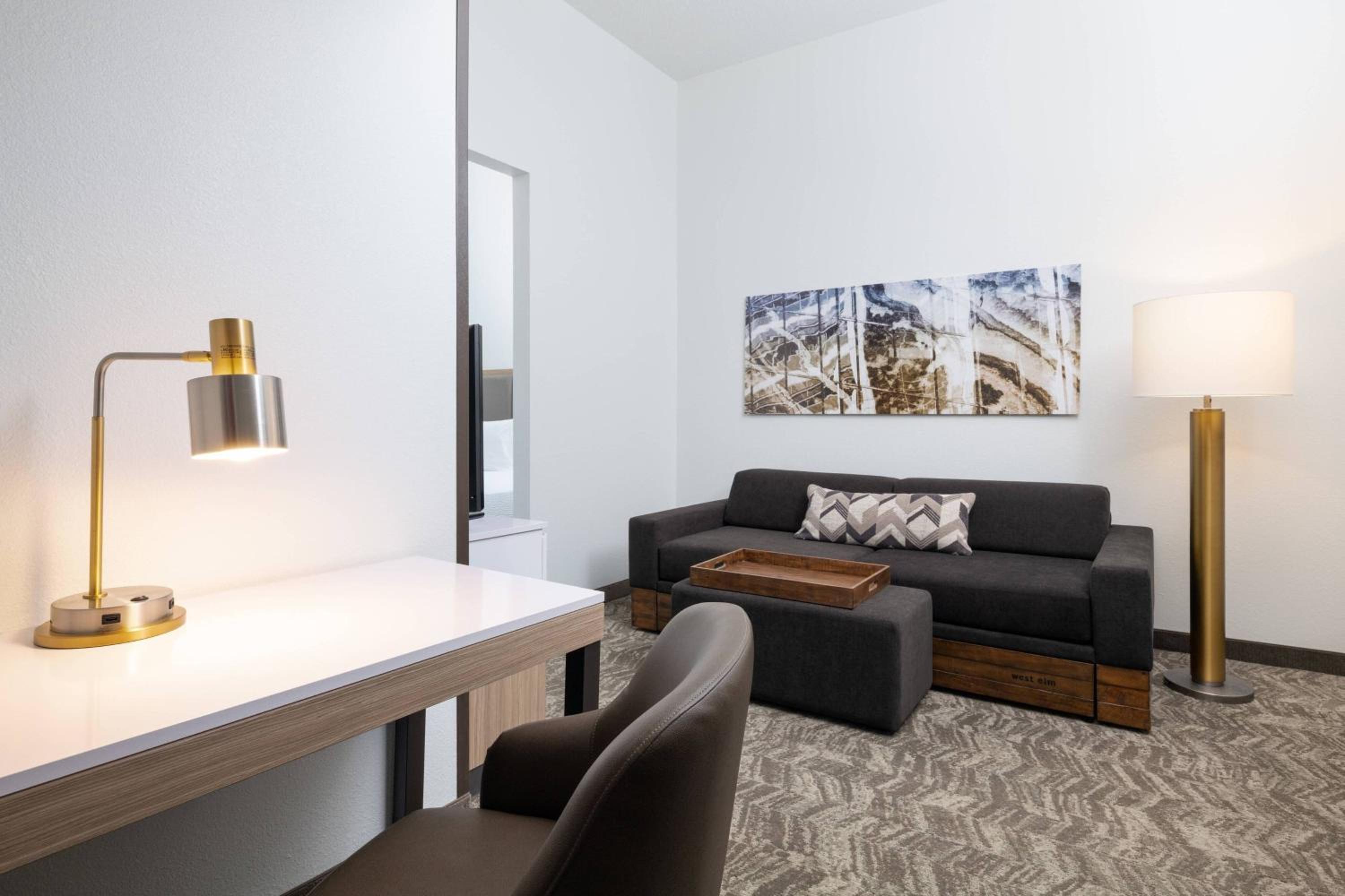 Queen Suite - Photo 6