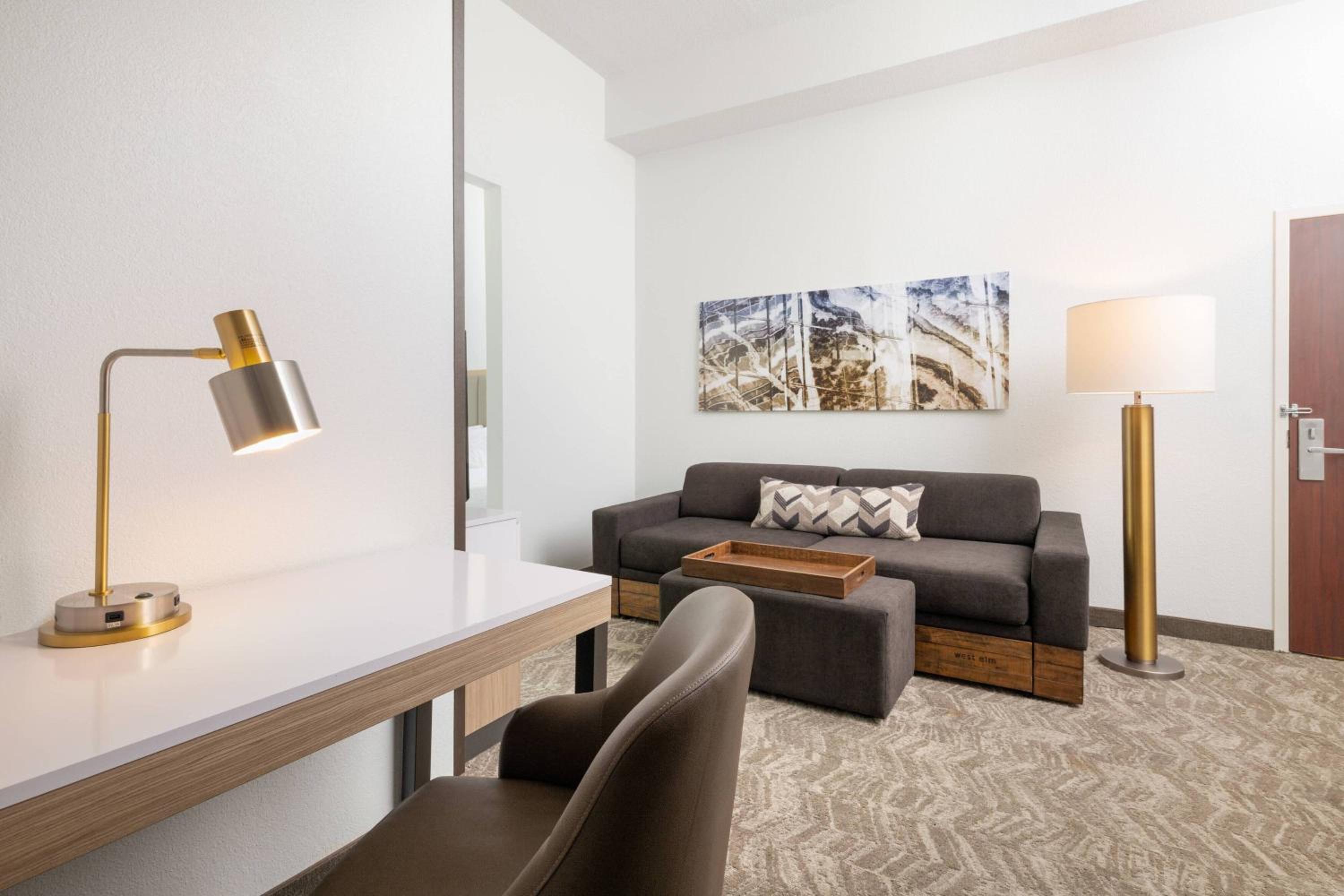 Junior Queen Suite - Photo 8