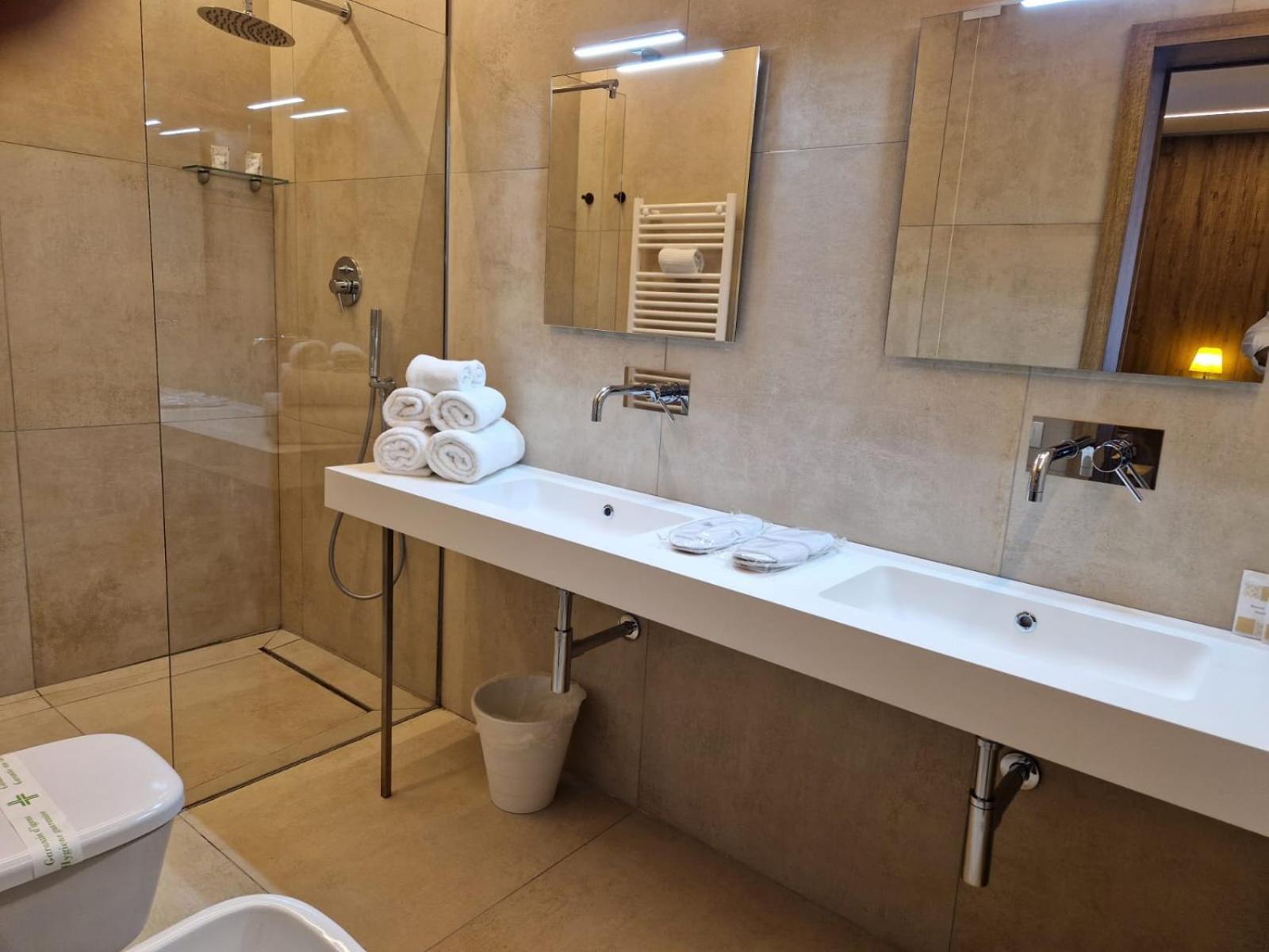 Suite - Photo 2