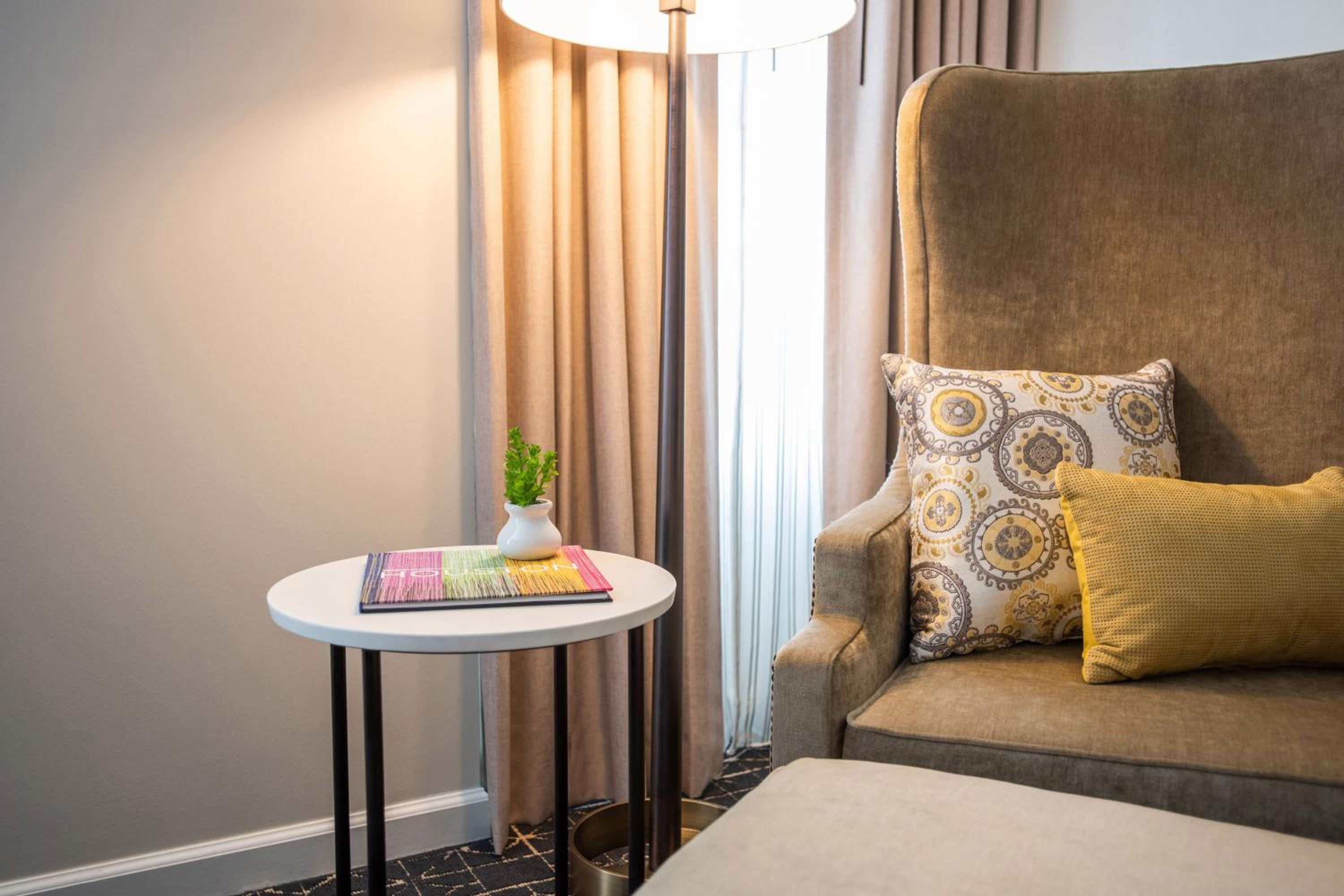 Newly Renovated, Executive Suite, 1 King, High floor - Photo 2