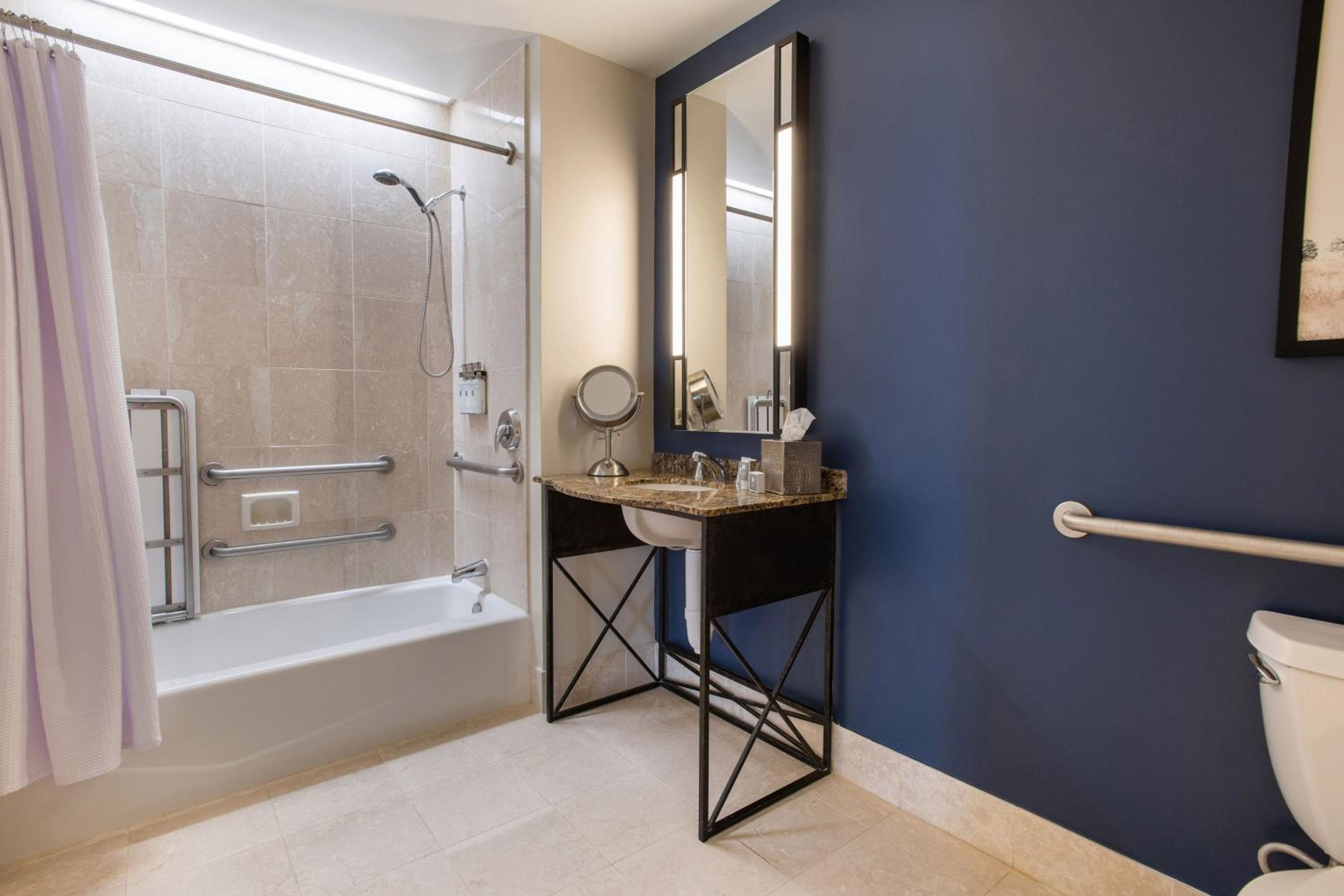 Newly Renovated, Guest room, 1 King - Photo 5