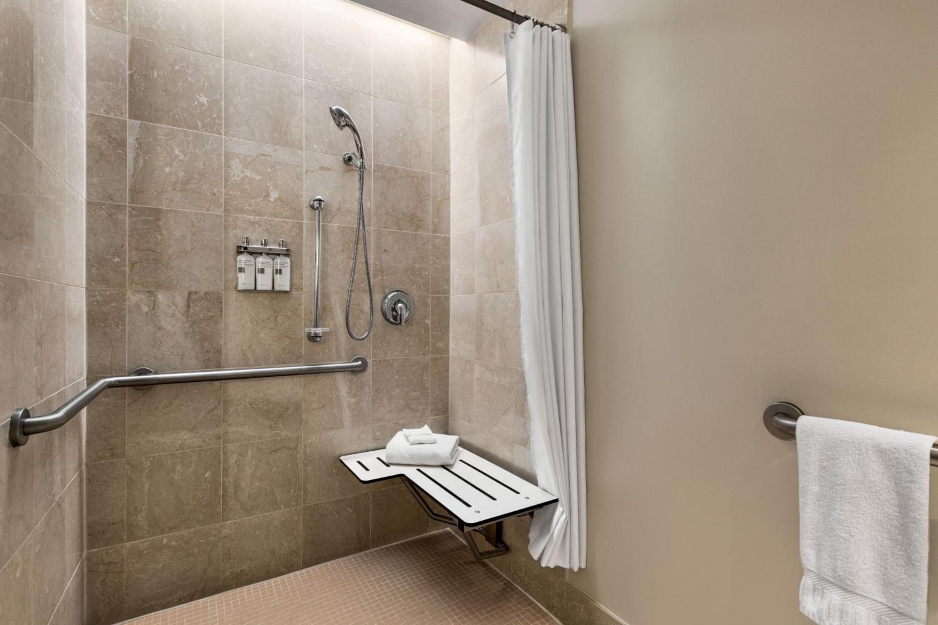 Newly Renovated, Guest room, 1 King - Photo 4