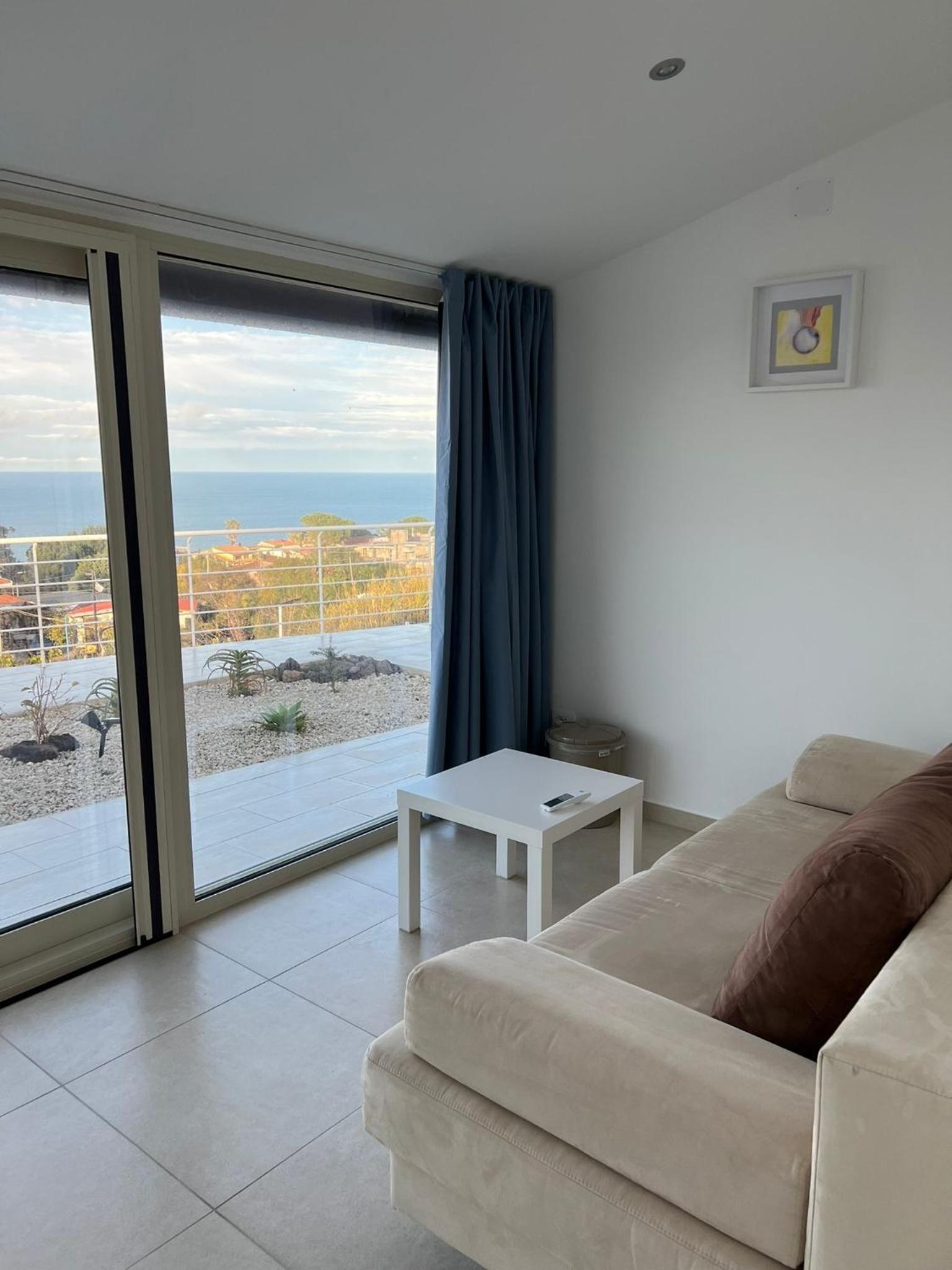 Deluxe Double Room with Balcony and Sea View photo 2