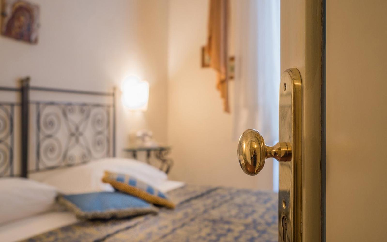 Standard Double or Twin Room photo 3