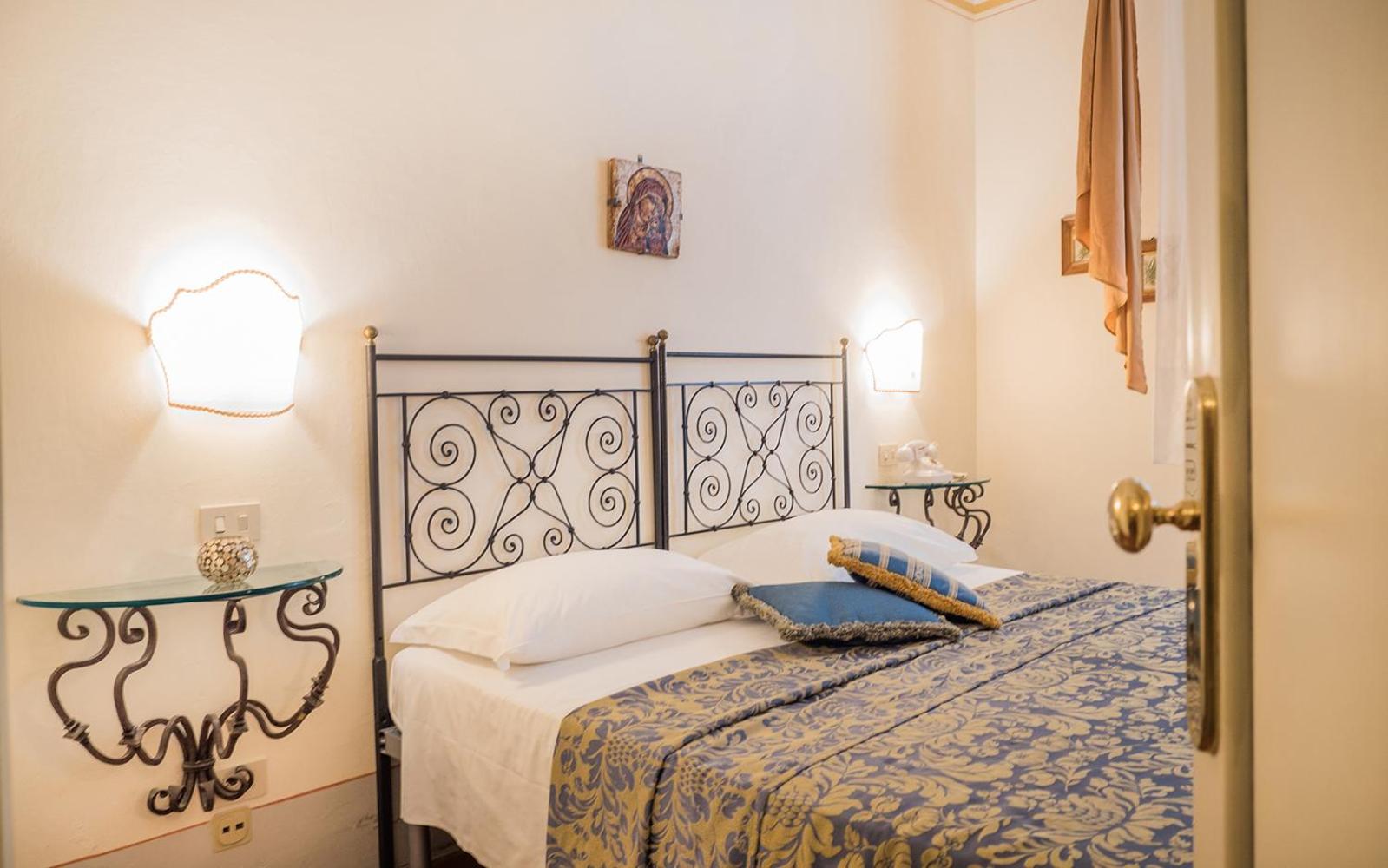 Standard Double or Twin Room photo 2