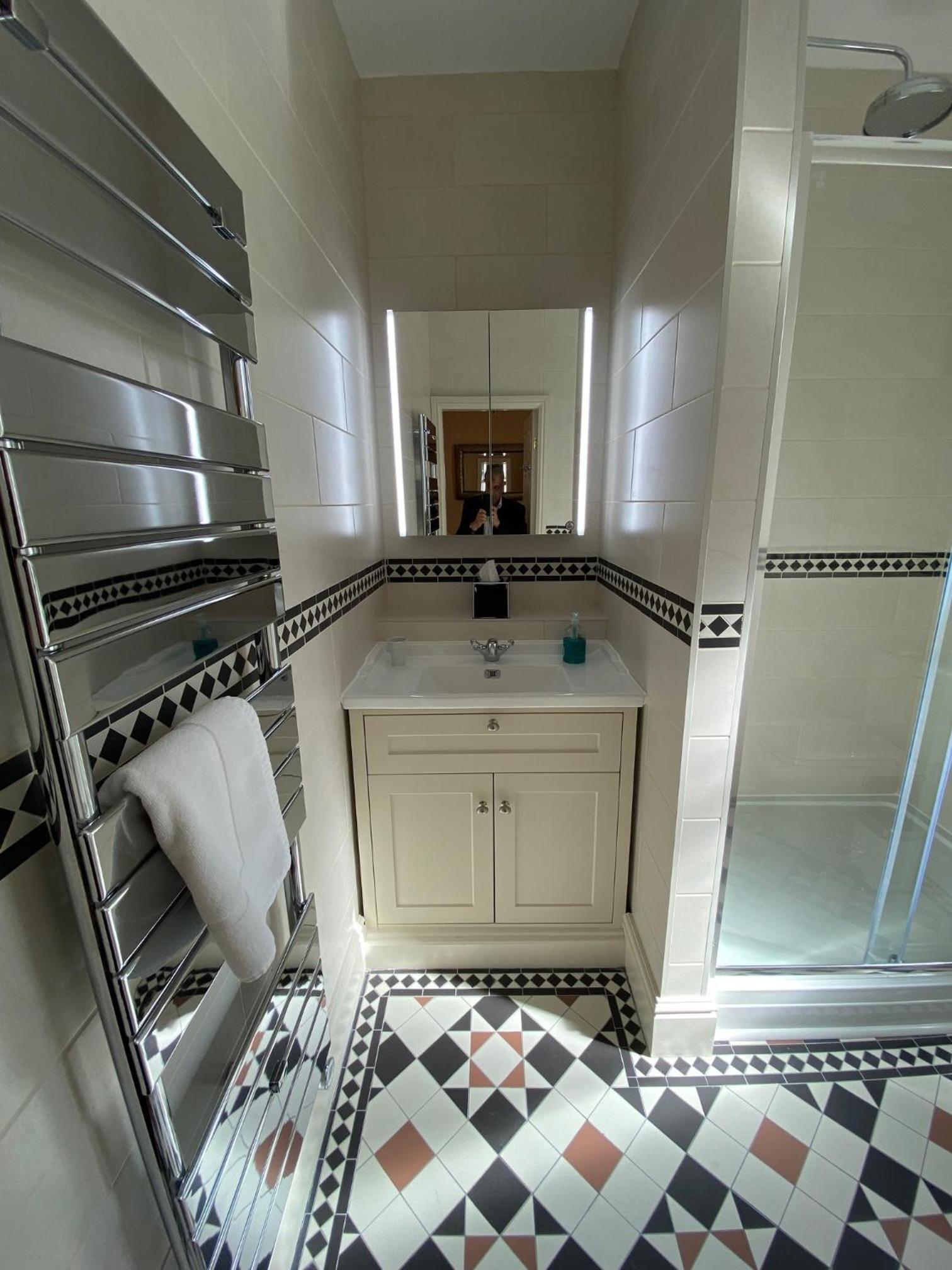 Deluxe Executive Double Ensuite - Photo 16