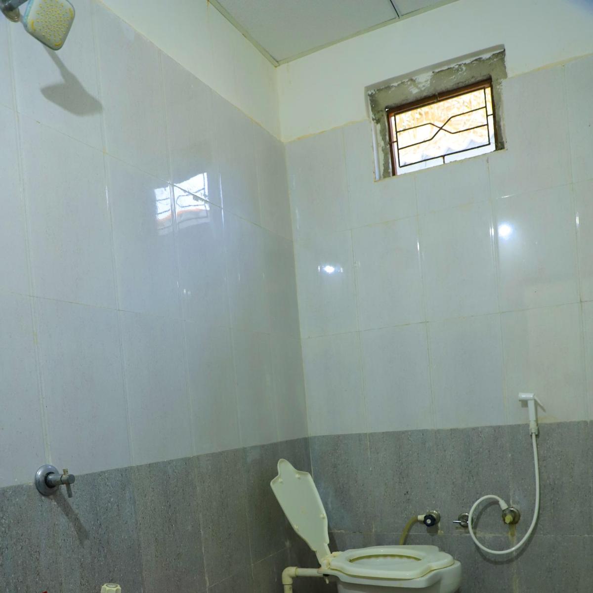 Family Room with Bathroom photo 3