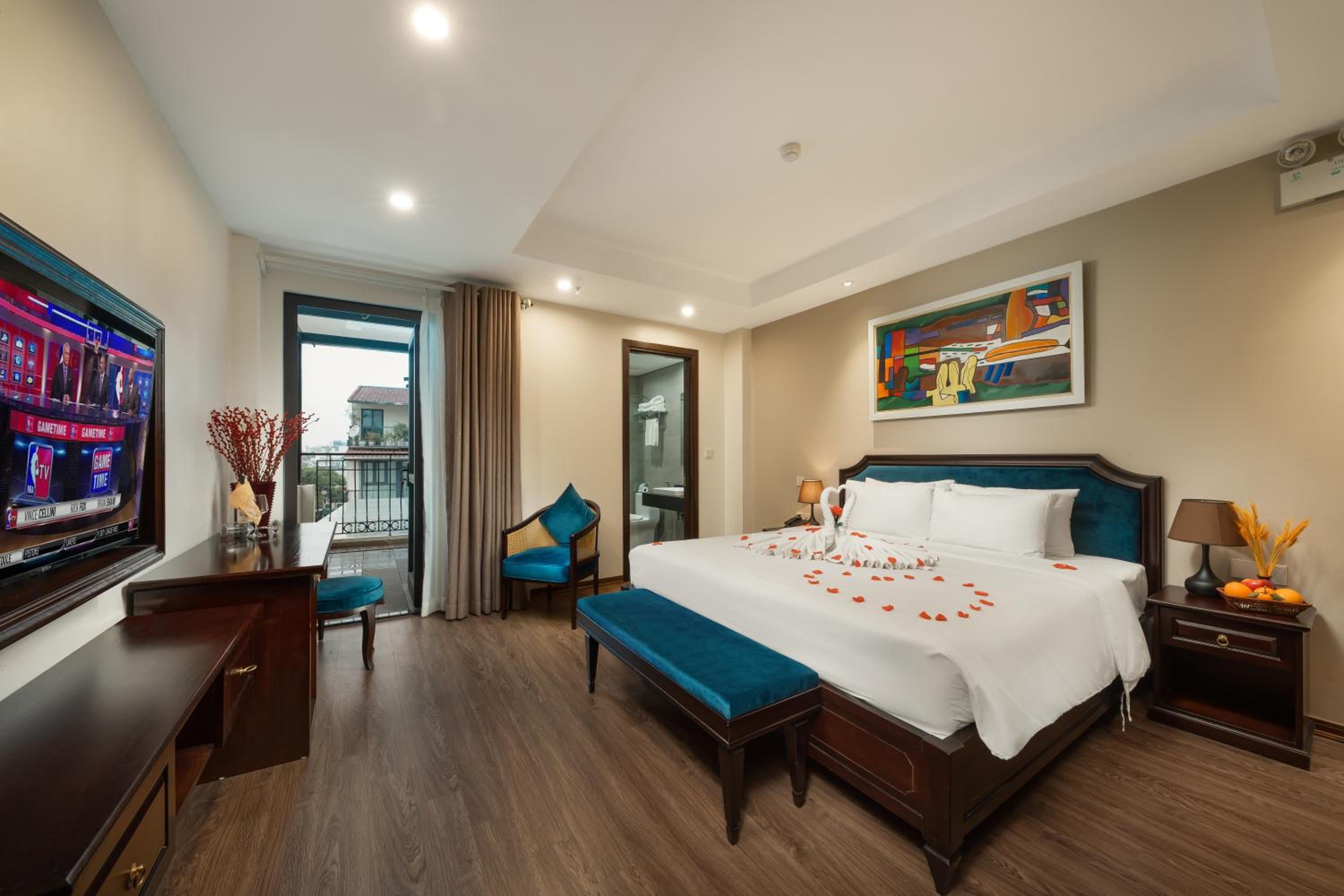Suite with Terrace thumbnail 6