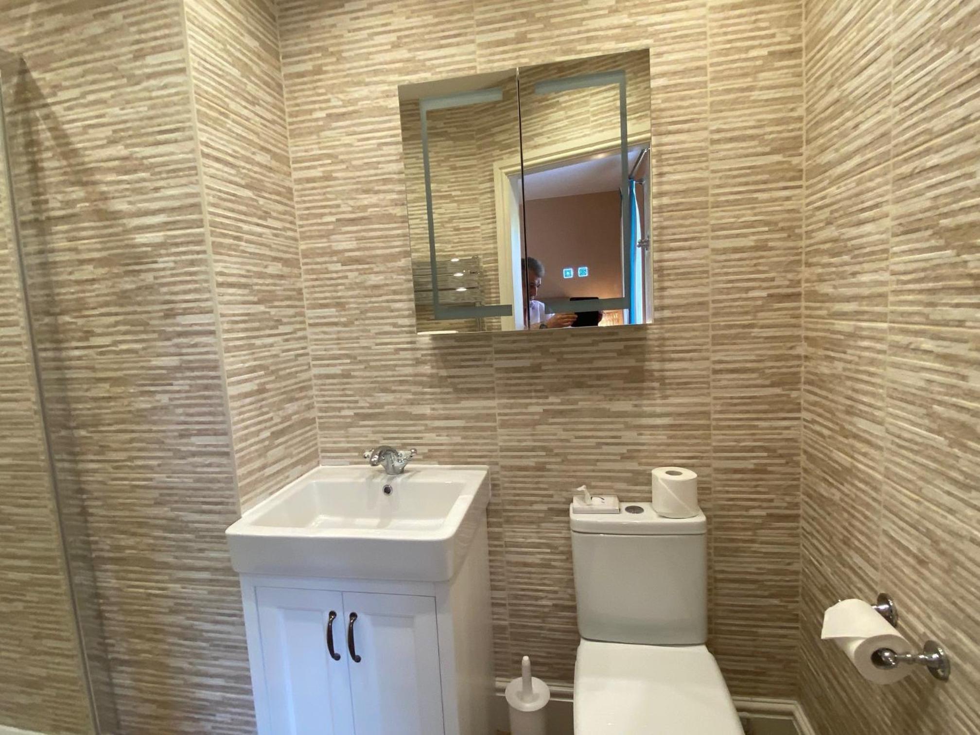 Deluxe Executive Double Ensuite - Photo 5