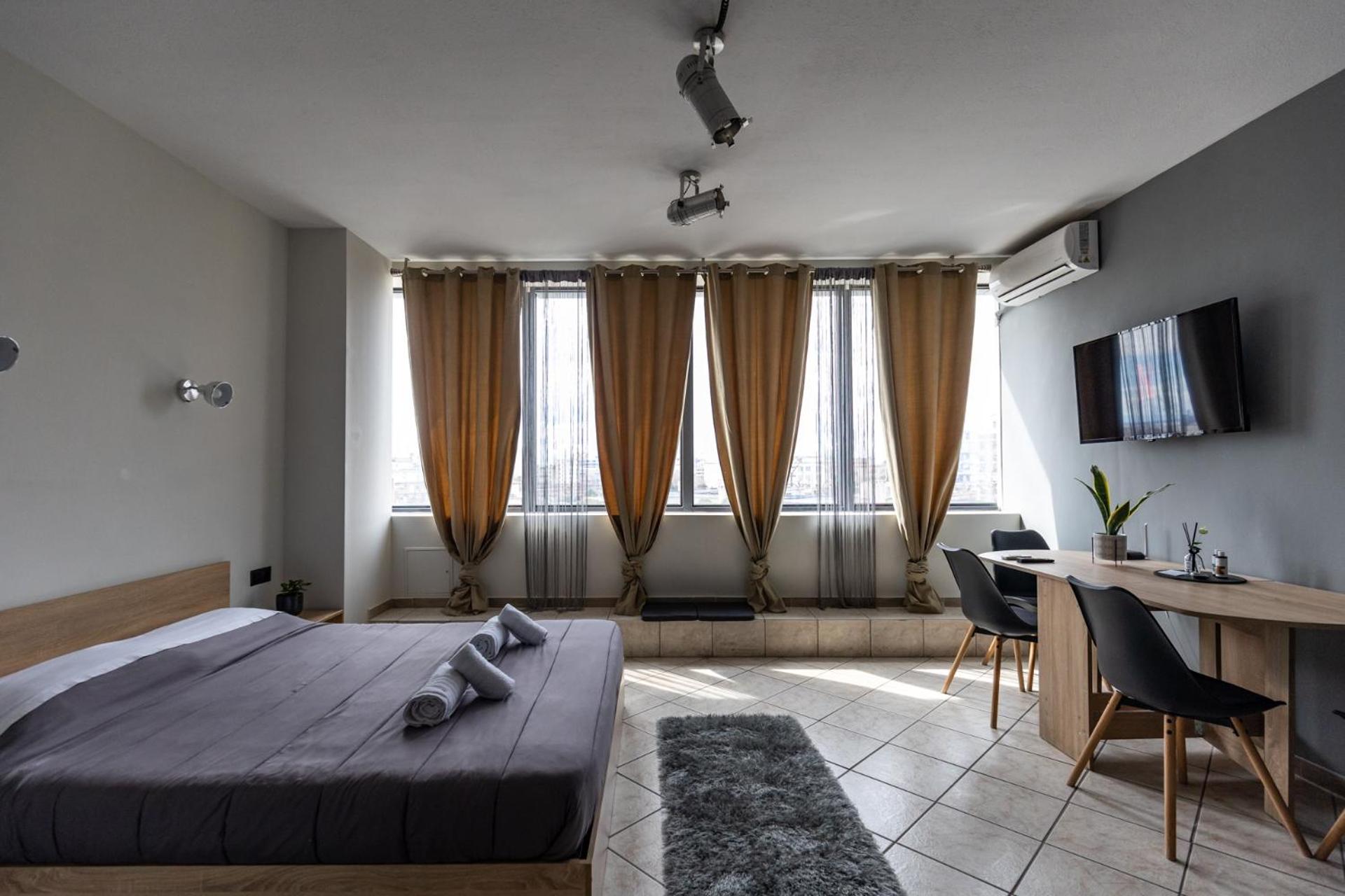 One-Bedroom Apartment - Photo 4
