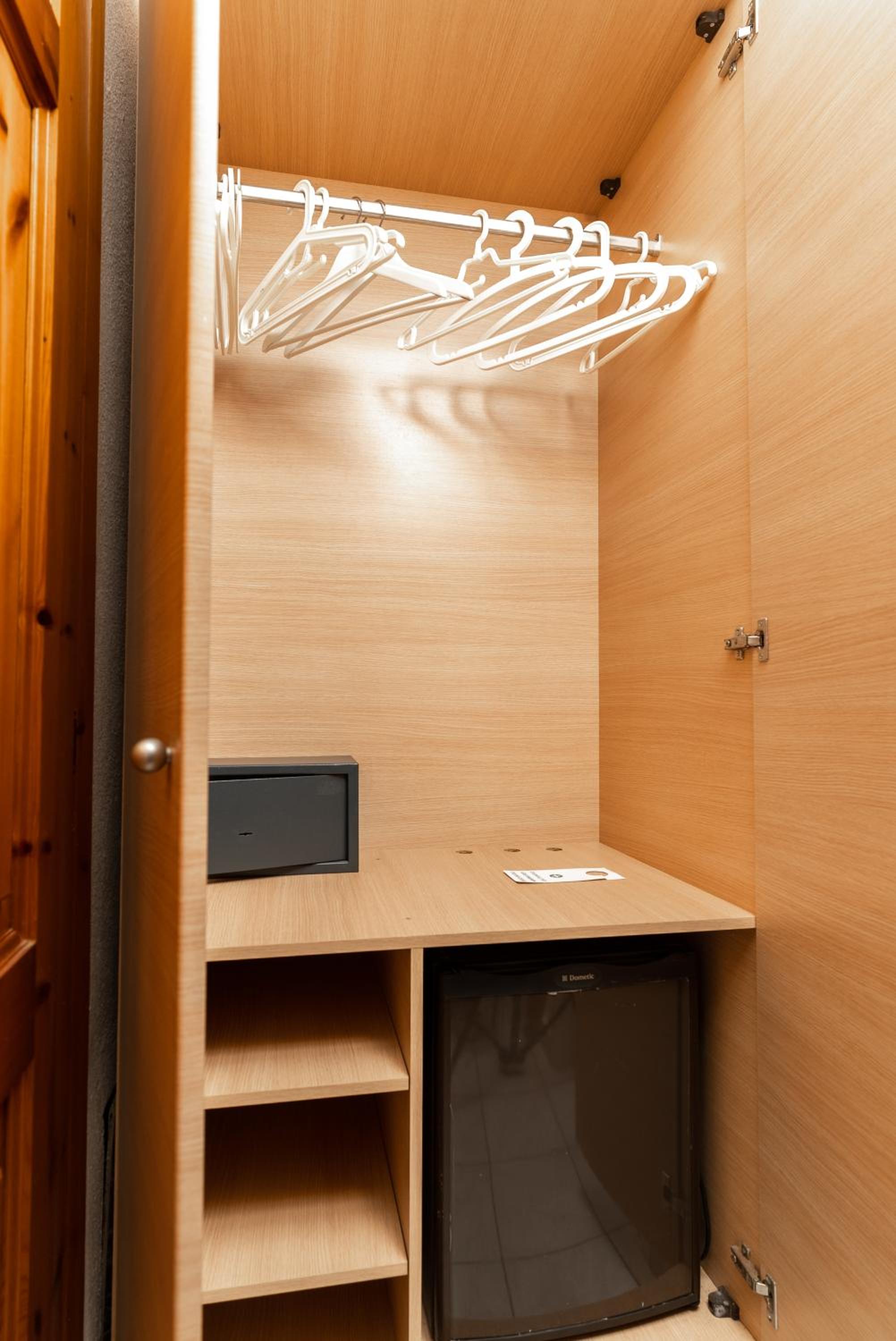 Double or Twin Room with Garden View photo 3