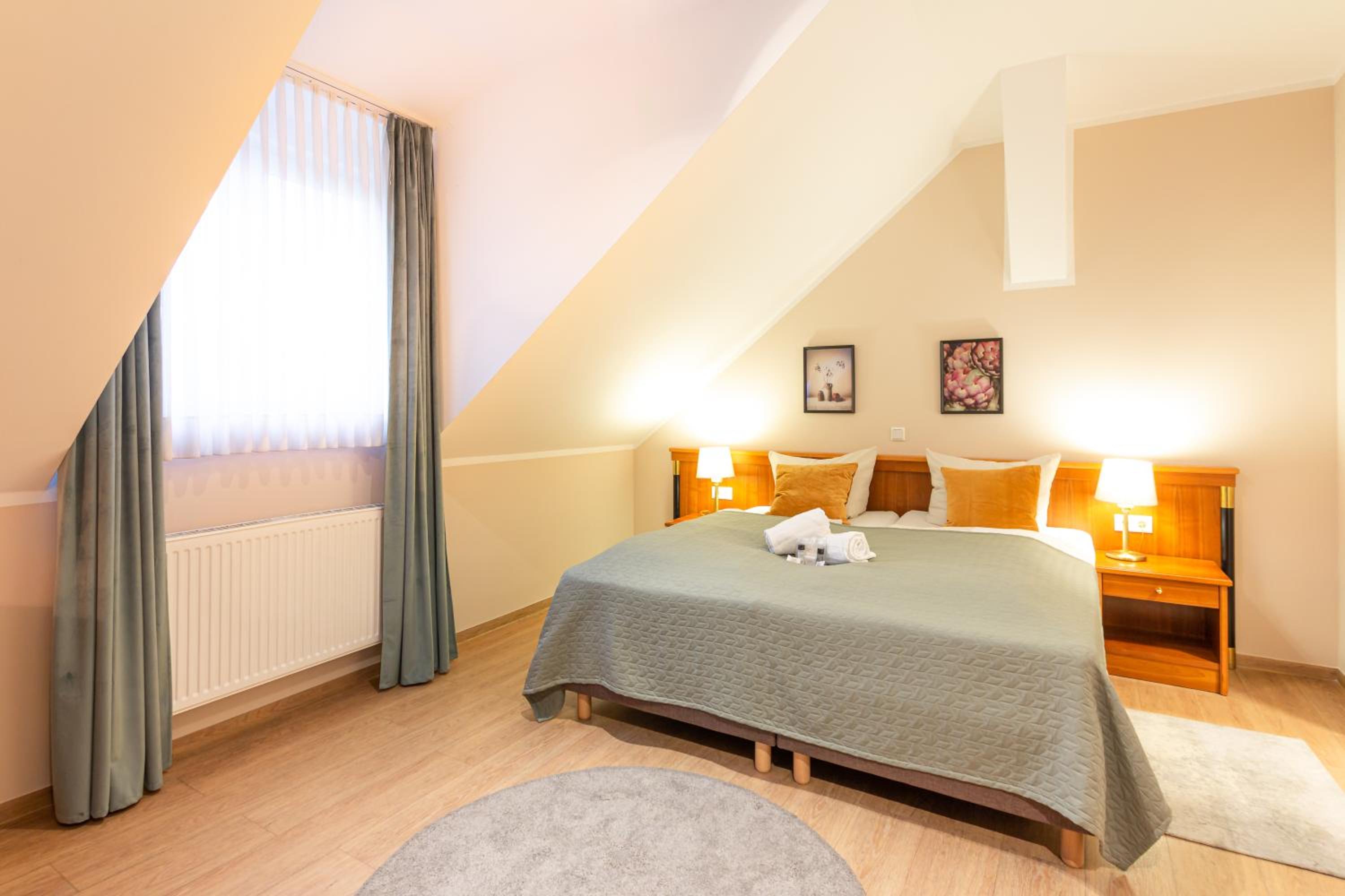 Standard Double Room - Photo 9