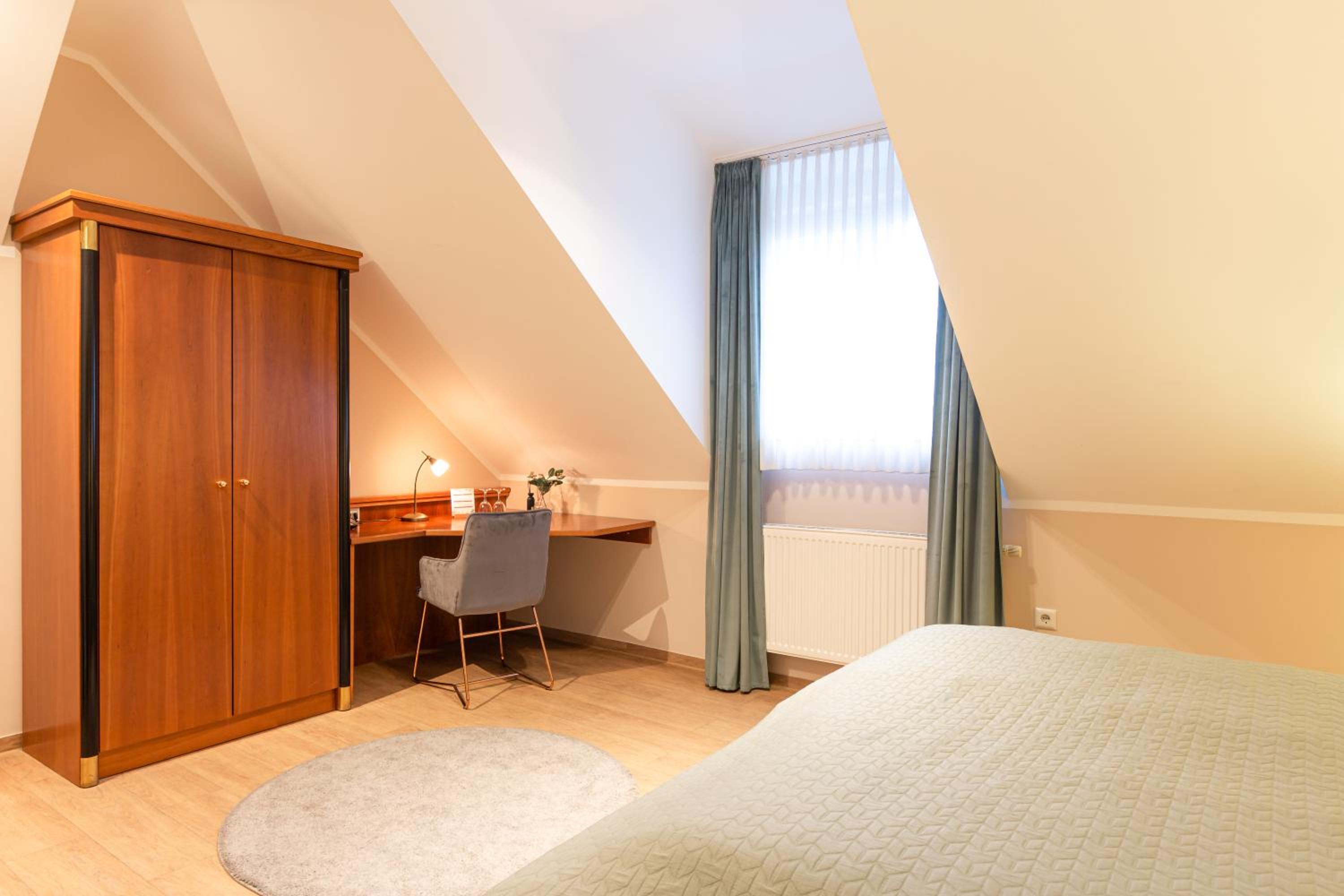 Standard Double Room - Photo 8