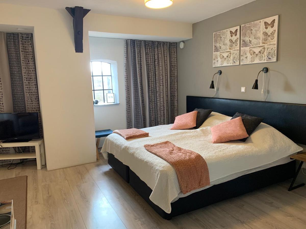 Double Room with Private Bathroom - Ground Floor photo 3