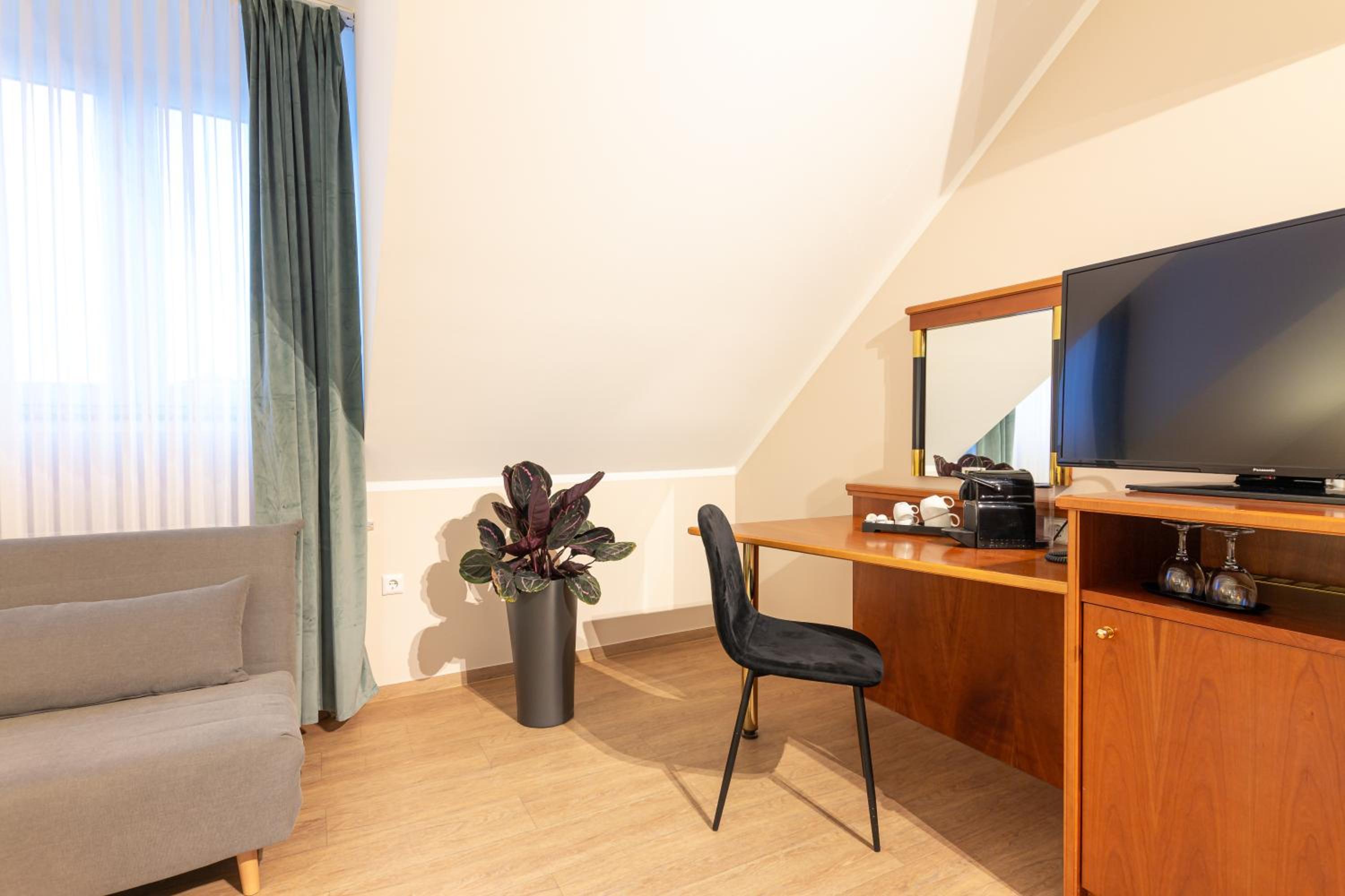 Standard Double Room - Photo 15