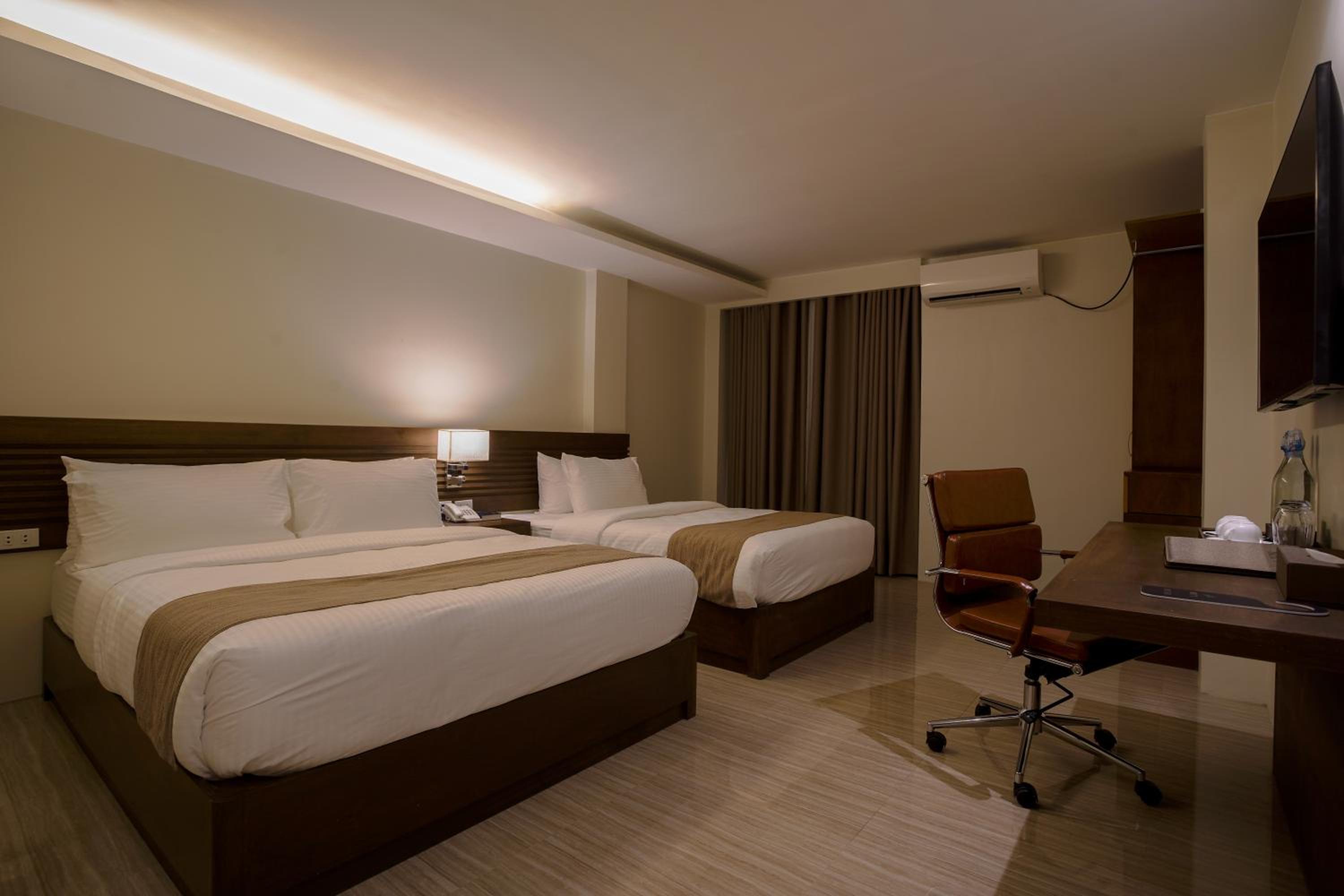 Deluxe Twin Room - Photo 6