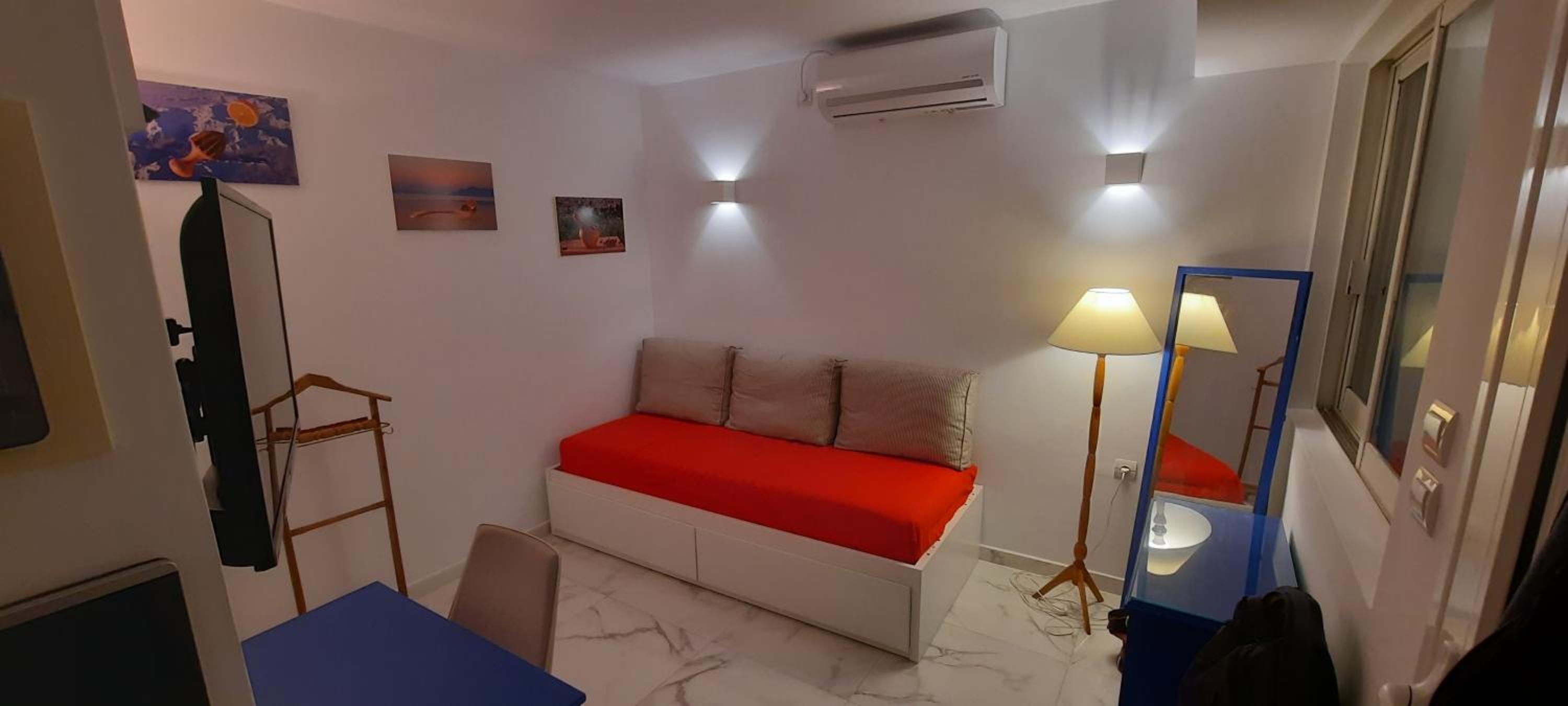 One-Bedroom Apartment photo 1