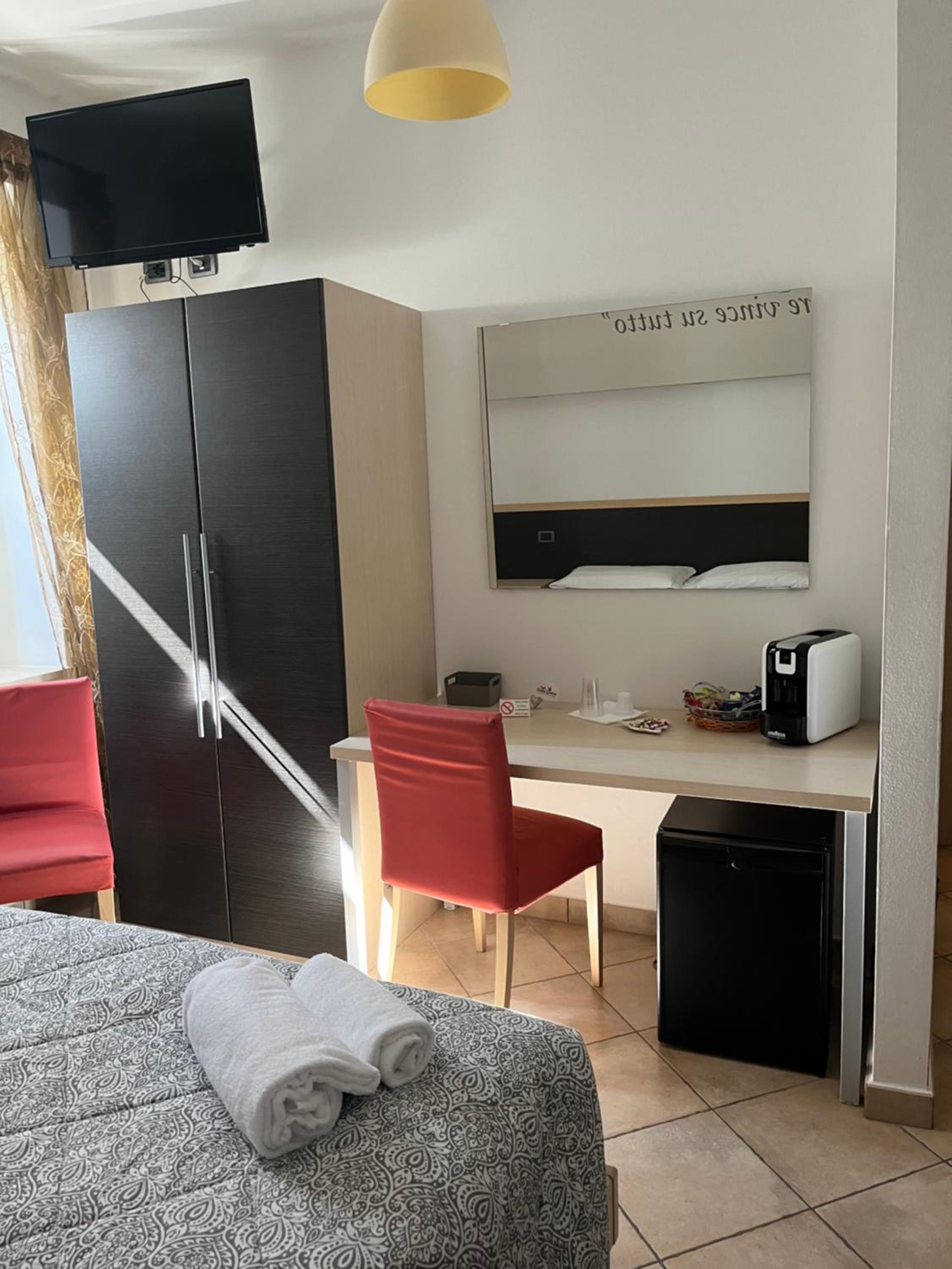 Quadruple Room with Private Bathroom photo 2