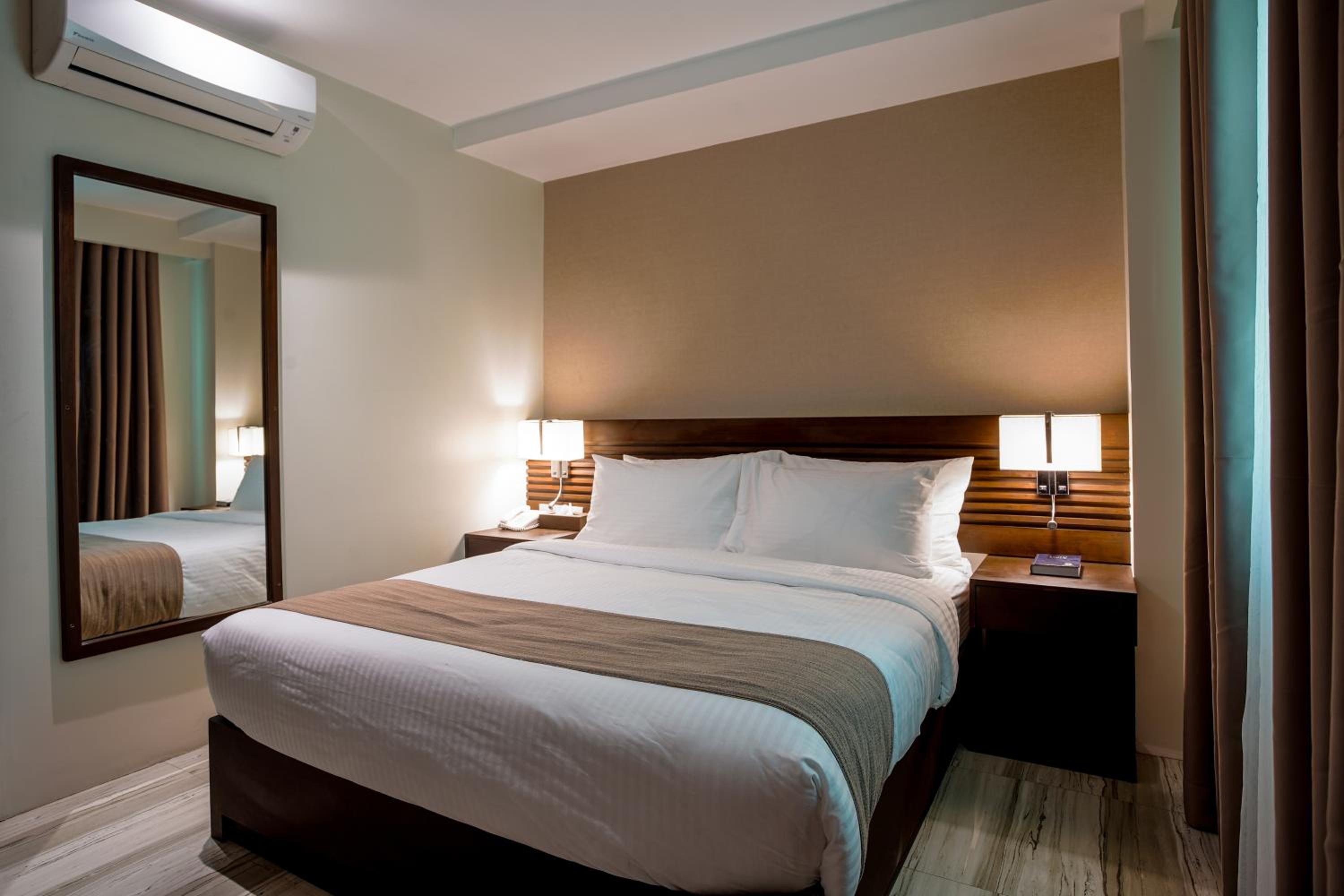 Suite - Photo 1
