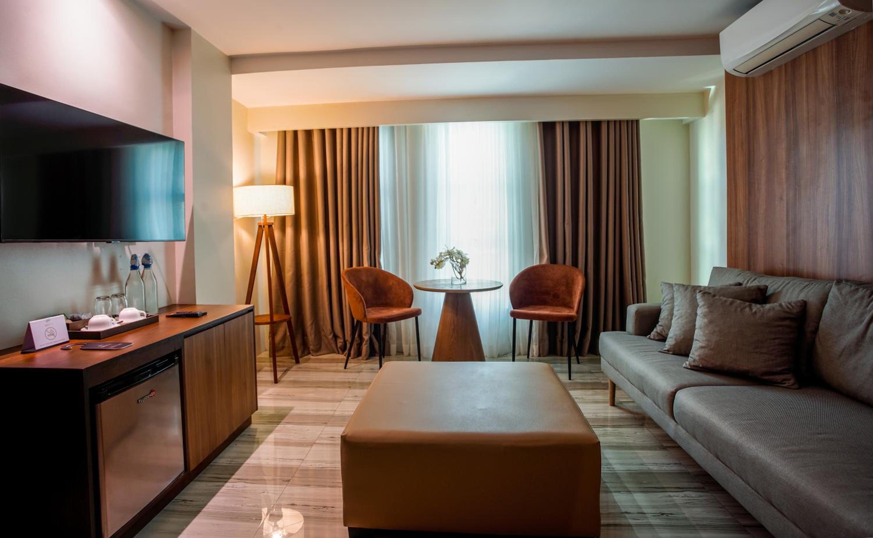 Suite - Photo 2