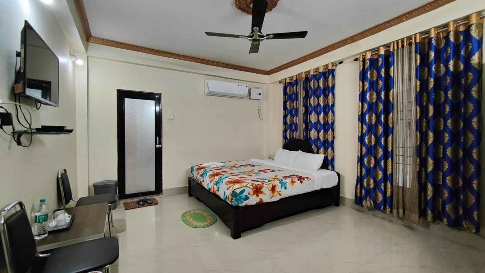 Deluxe Double Room (2 Adults + 1 Child)