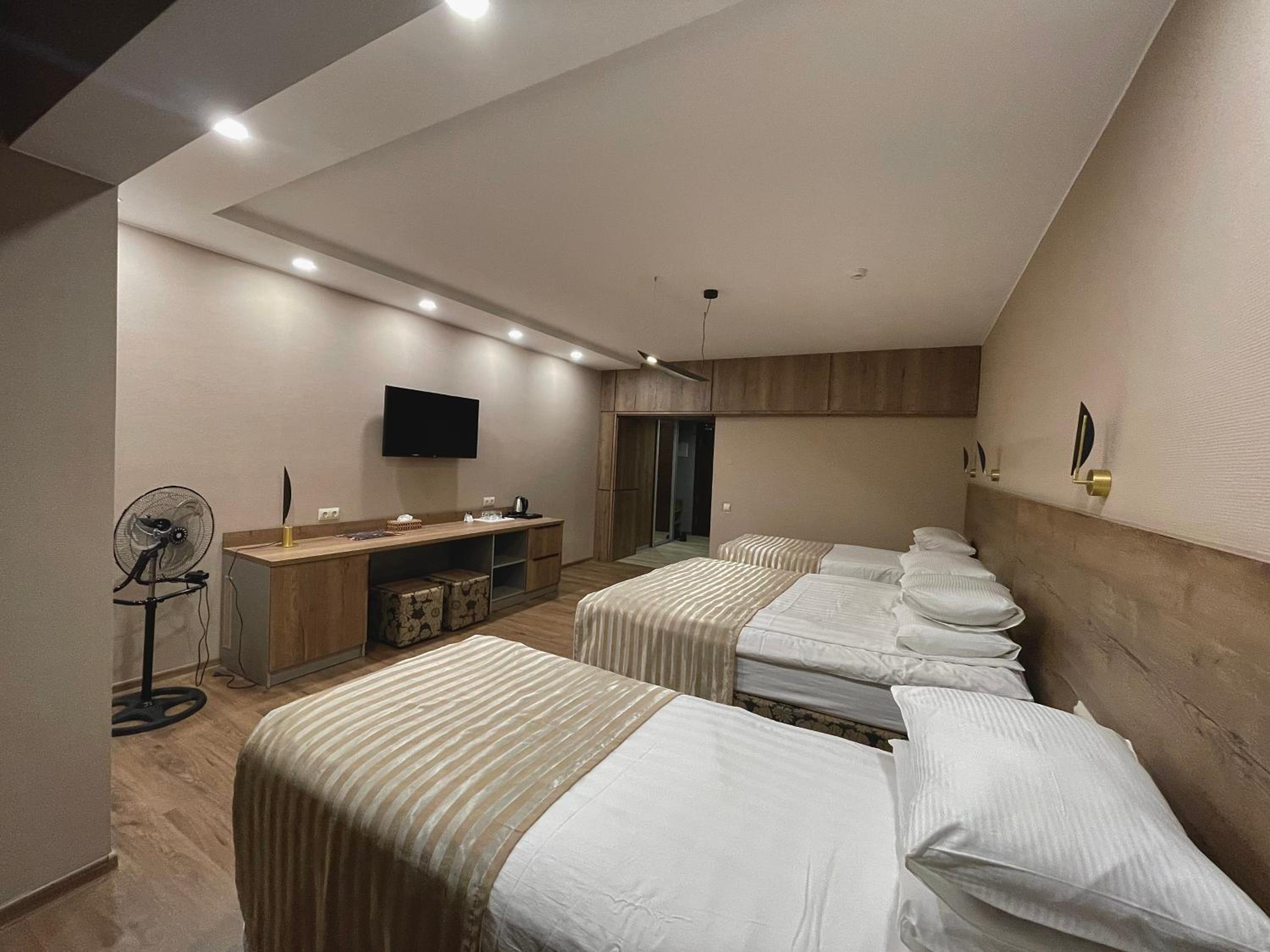 Deluxe Quadruple Room photo 2
