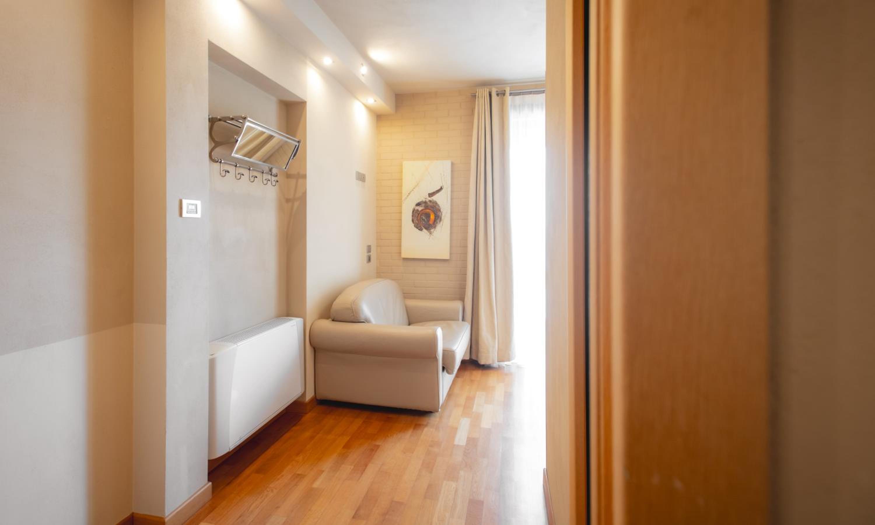 Apartment with Panoramic View - Photo 6