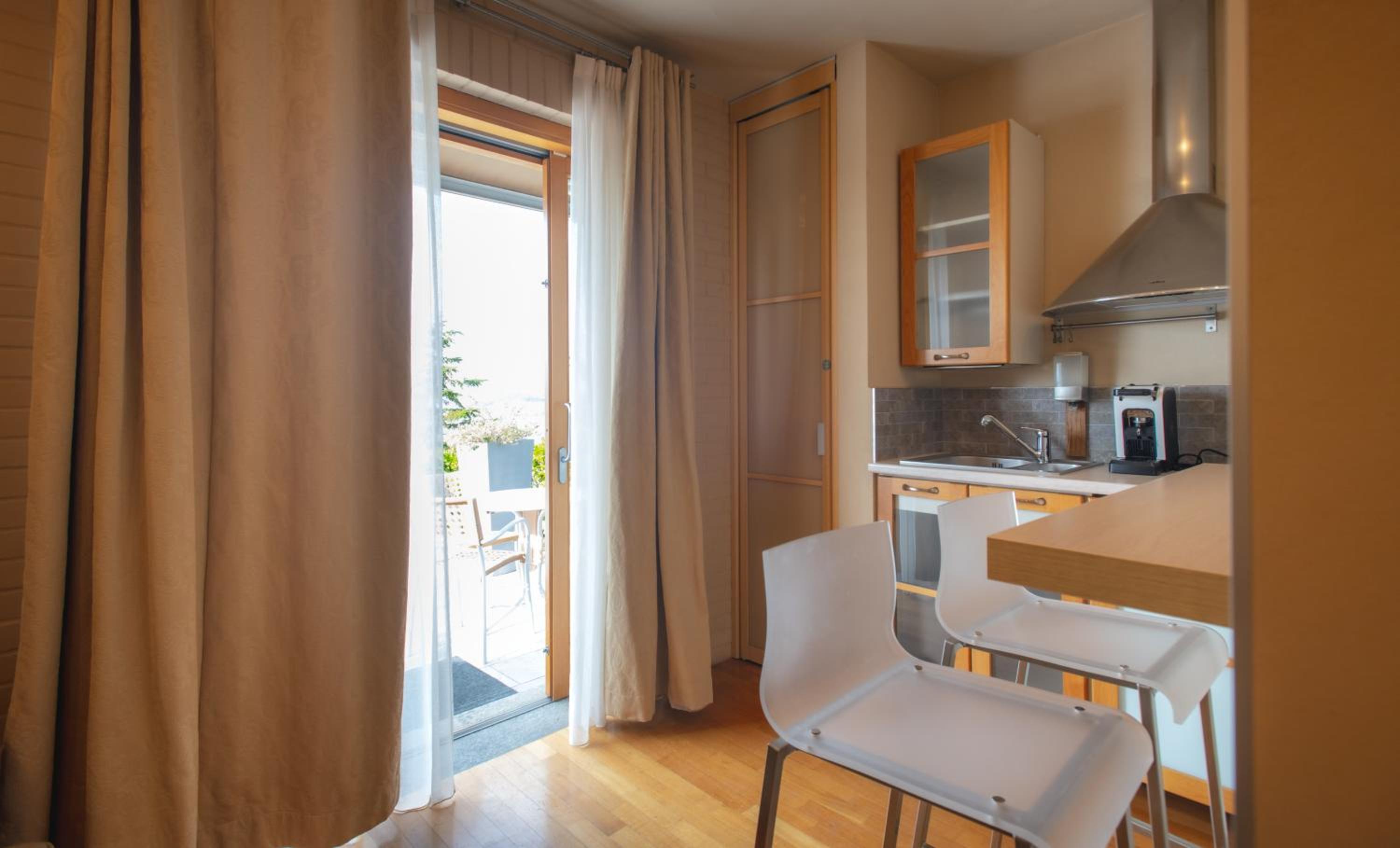 Apartment with Panoramic View - Photo 7