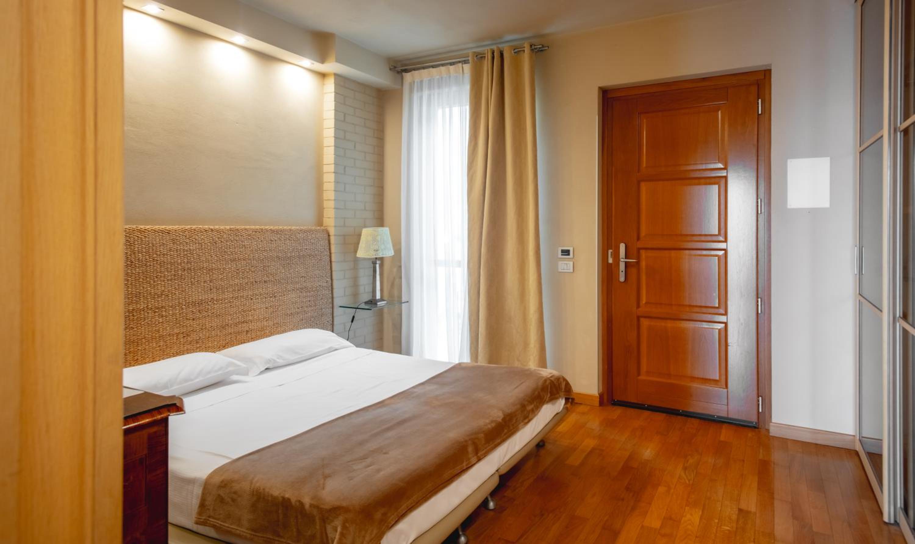 Apartment with Panoramic View - Photo 1