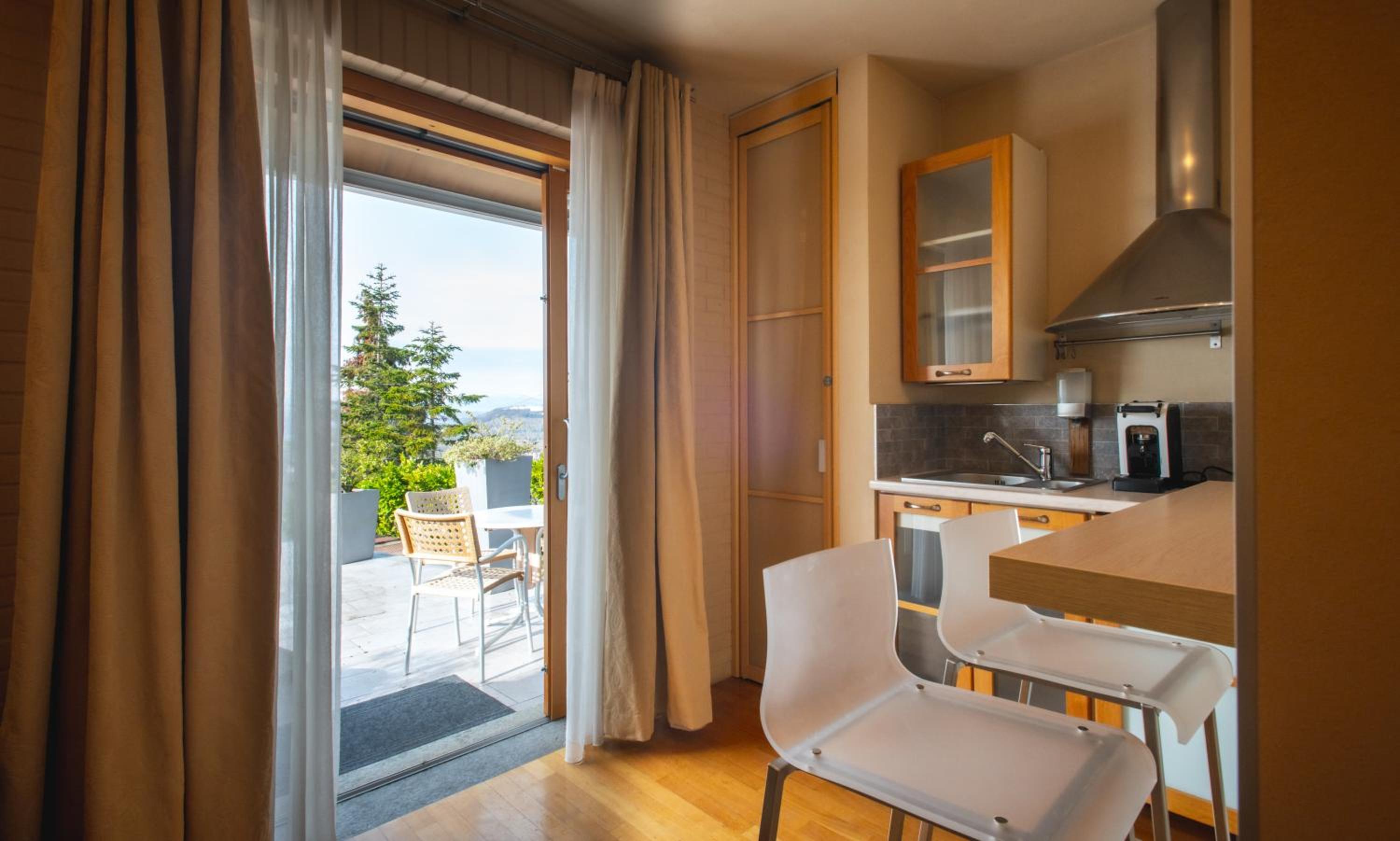 Apartment with Panoramic View - Photo 14