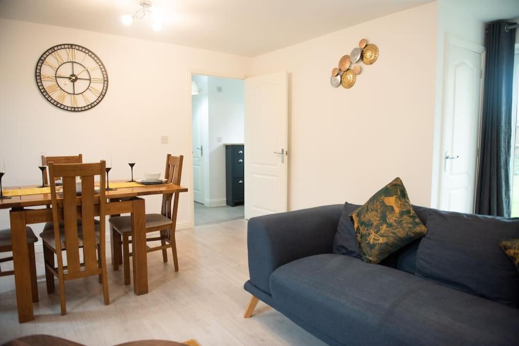 Three-Bedroom House photo 3