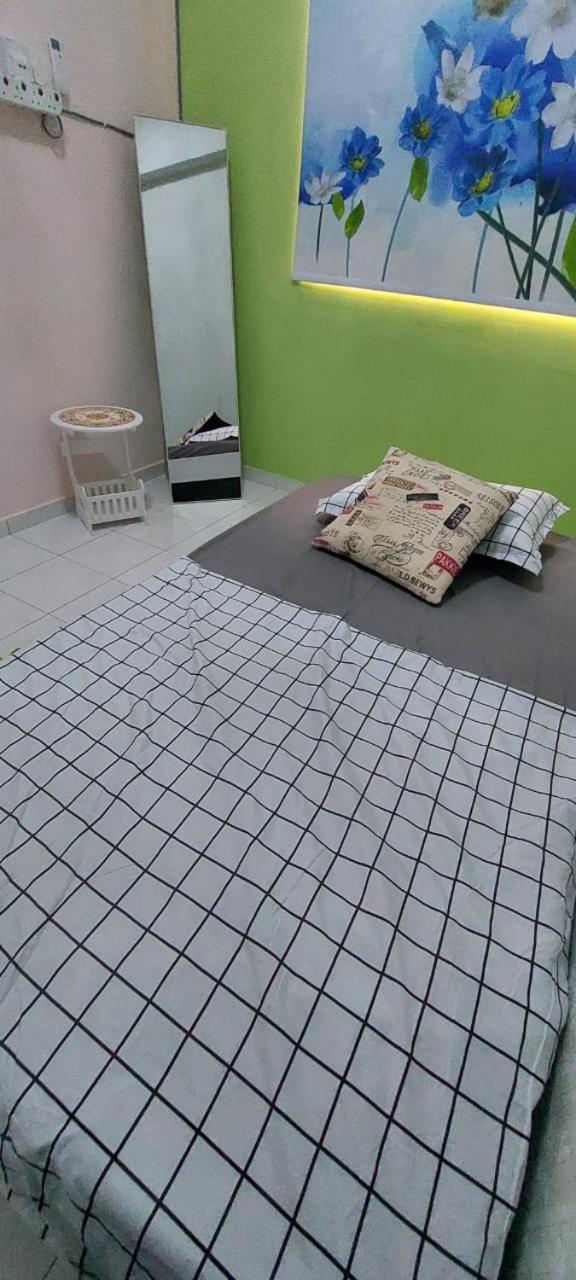 Three-Bedroom House photo 2