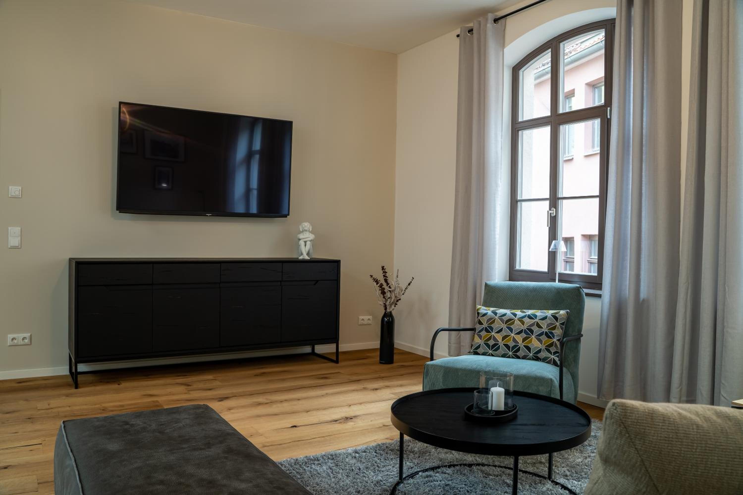 One-Bedroom Apartment photo 2