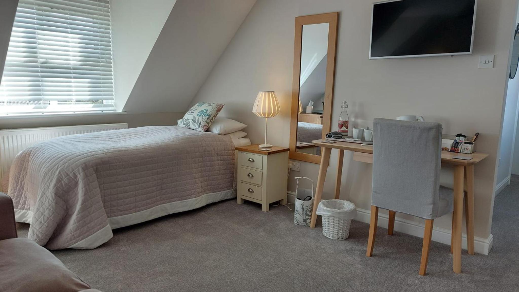 Deluxe Quadruple Room - Photo 11