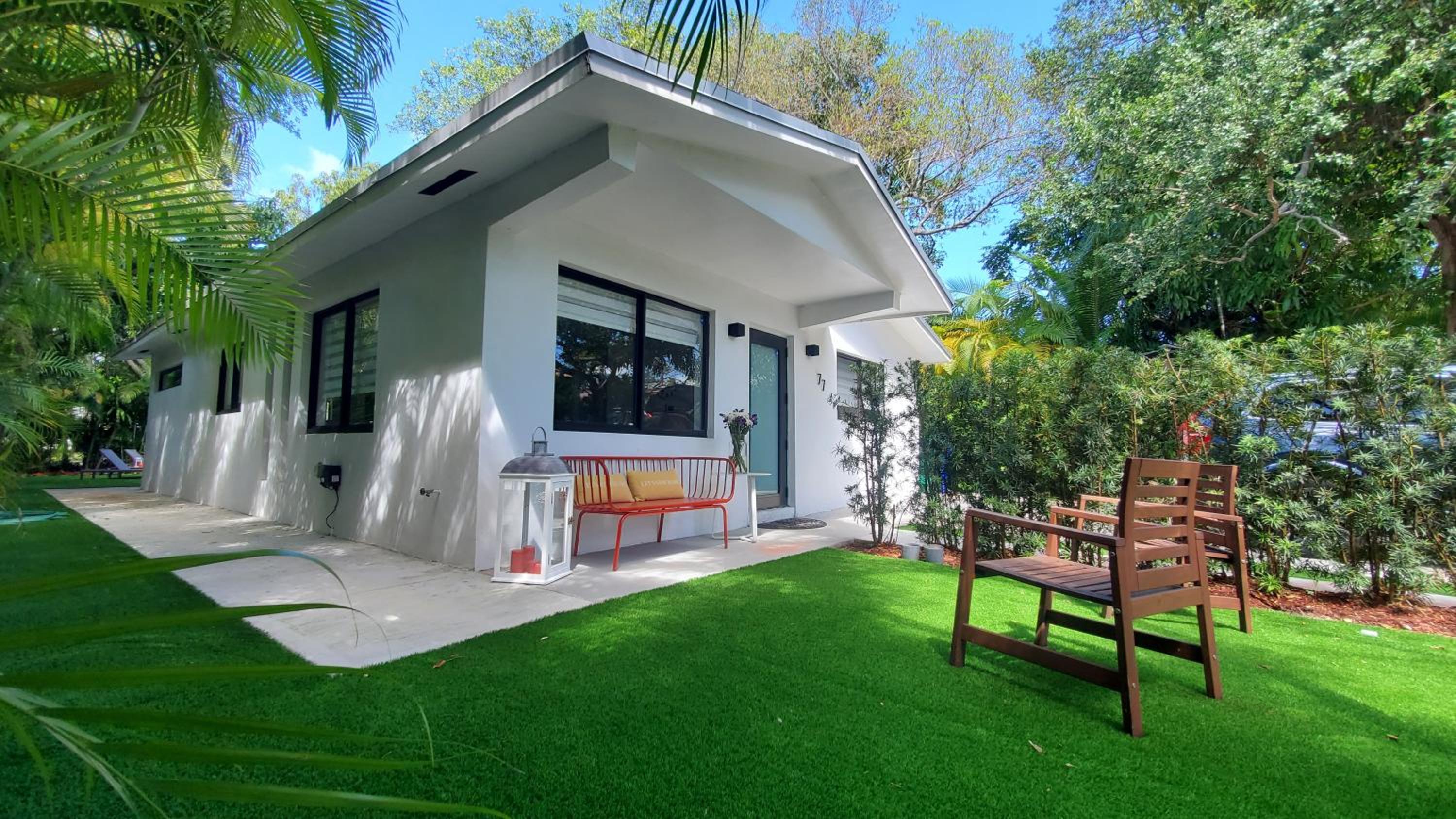 Three-Bedroom House photo 3